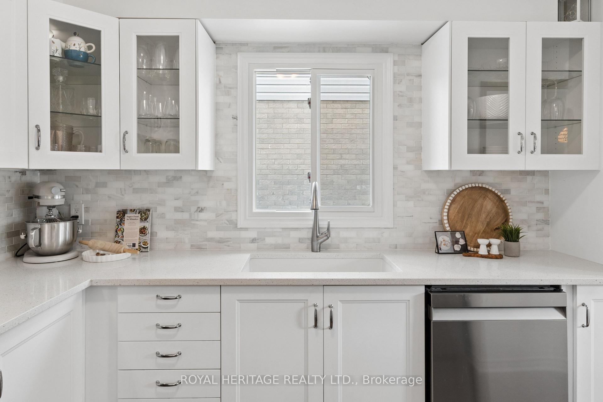 Photo 9 of 28 Glanville Crescent, Clarington, Bowmanville — HOMEH