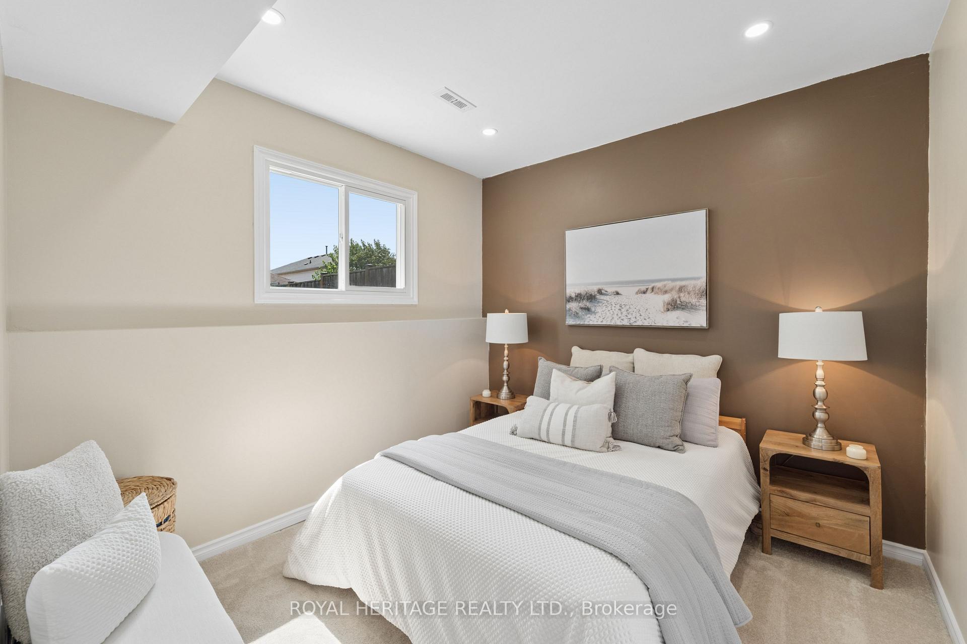 Photo 17 of 28 Glanville Crescent, Clarington, Bowmanville — HOMEH