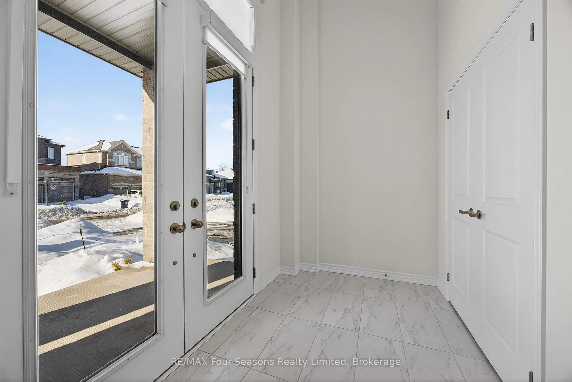 Photo 3 of 18 Beatrice Drive, Wasaga Beach — HOMEH