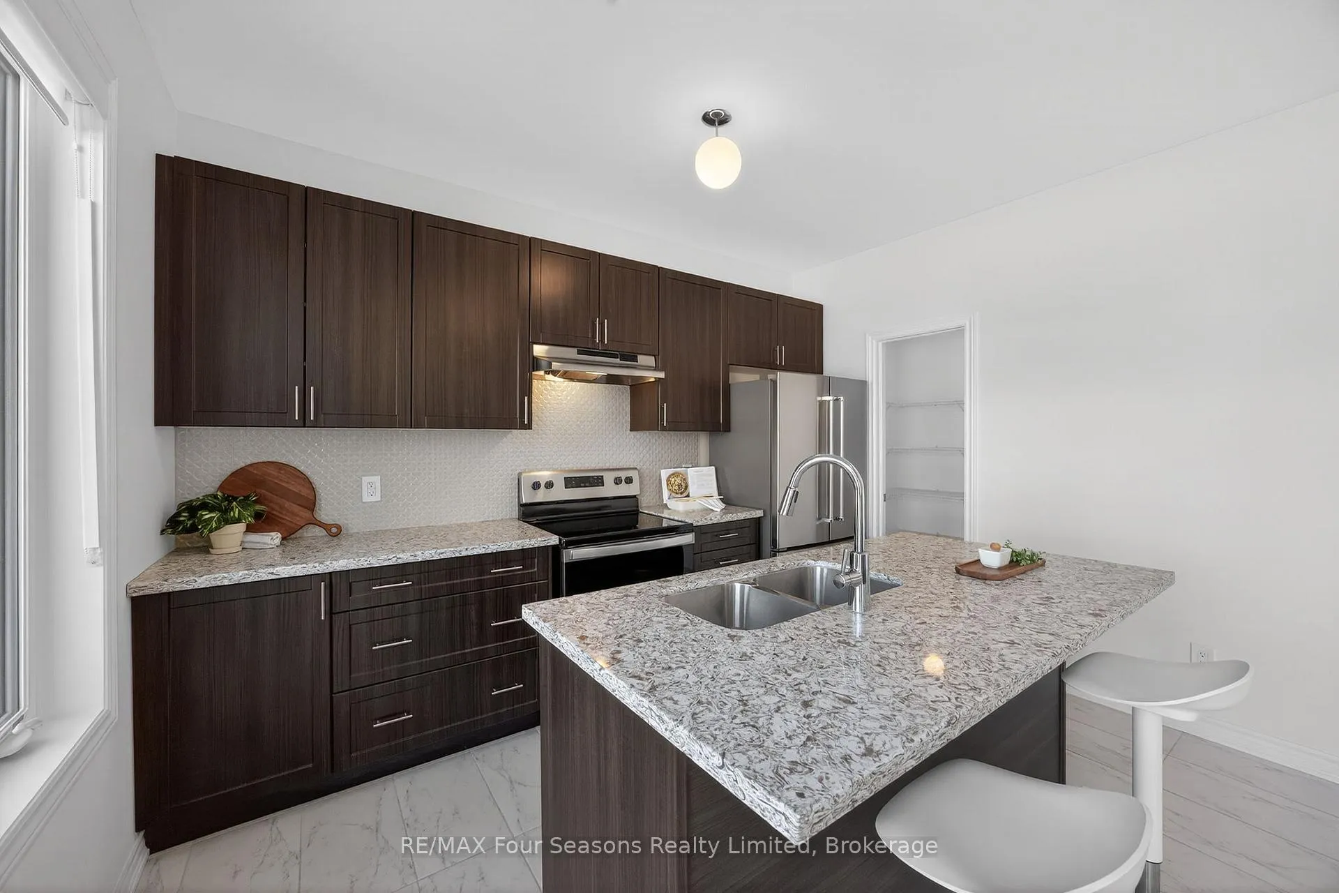 Photo 14 of 18 Beatrice Drive, Wasaga Beach — HOMEH