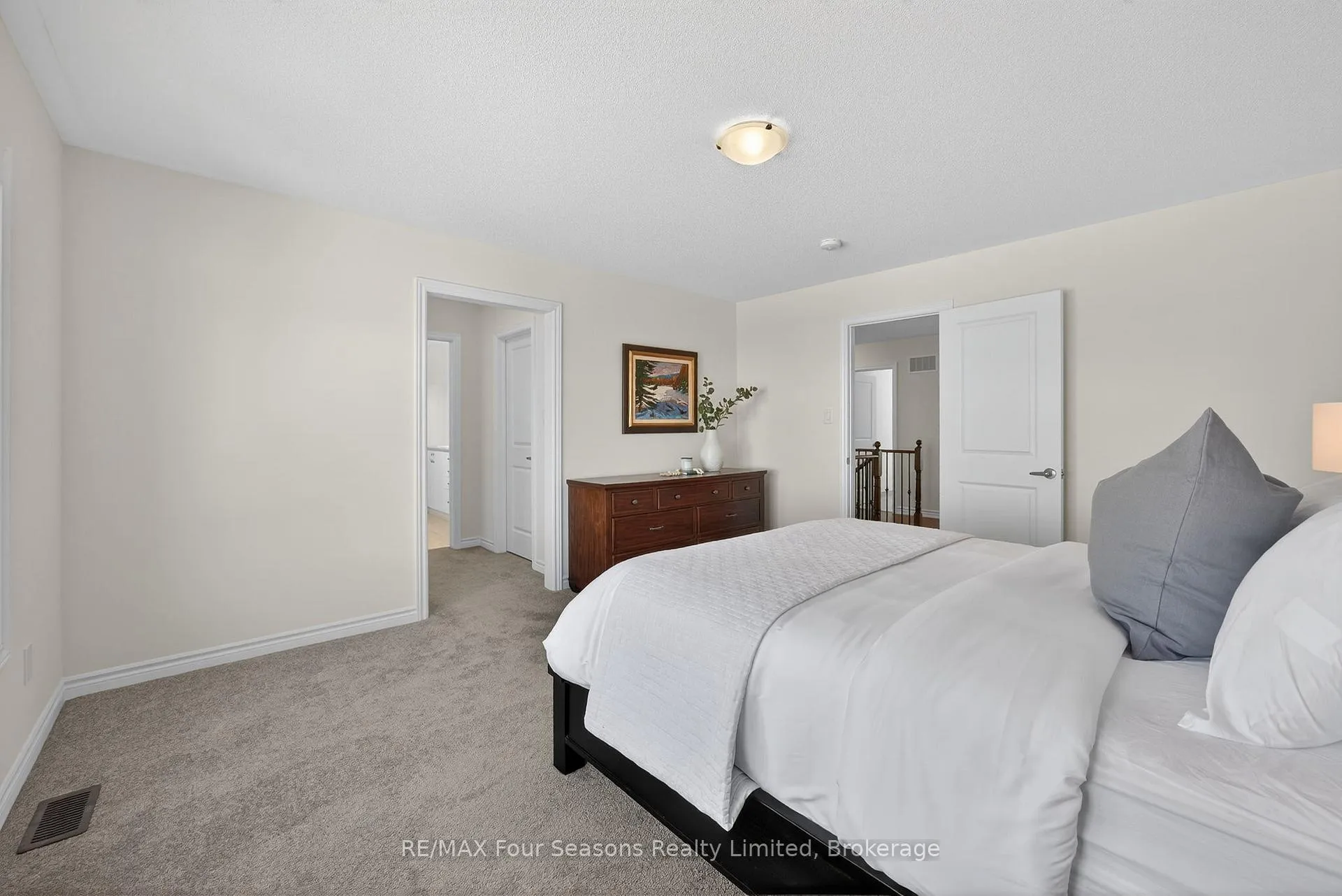 Photo 16 of 18 Beatrice Drive, Wasaga Beach — HOMEH