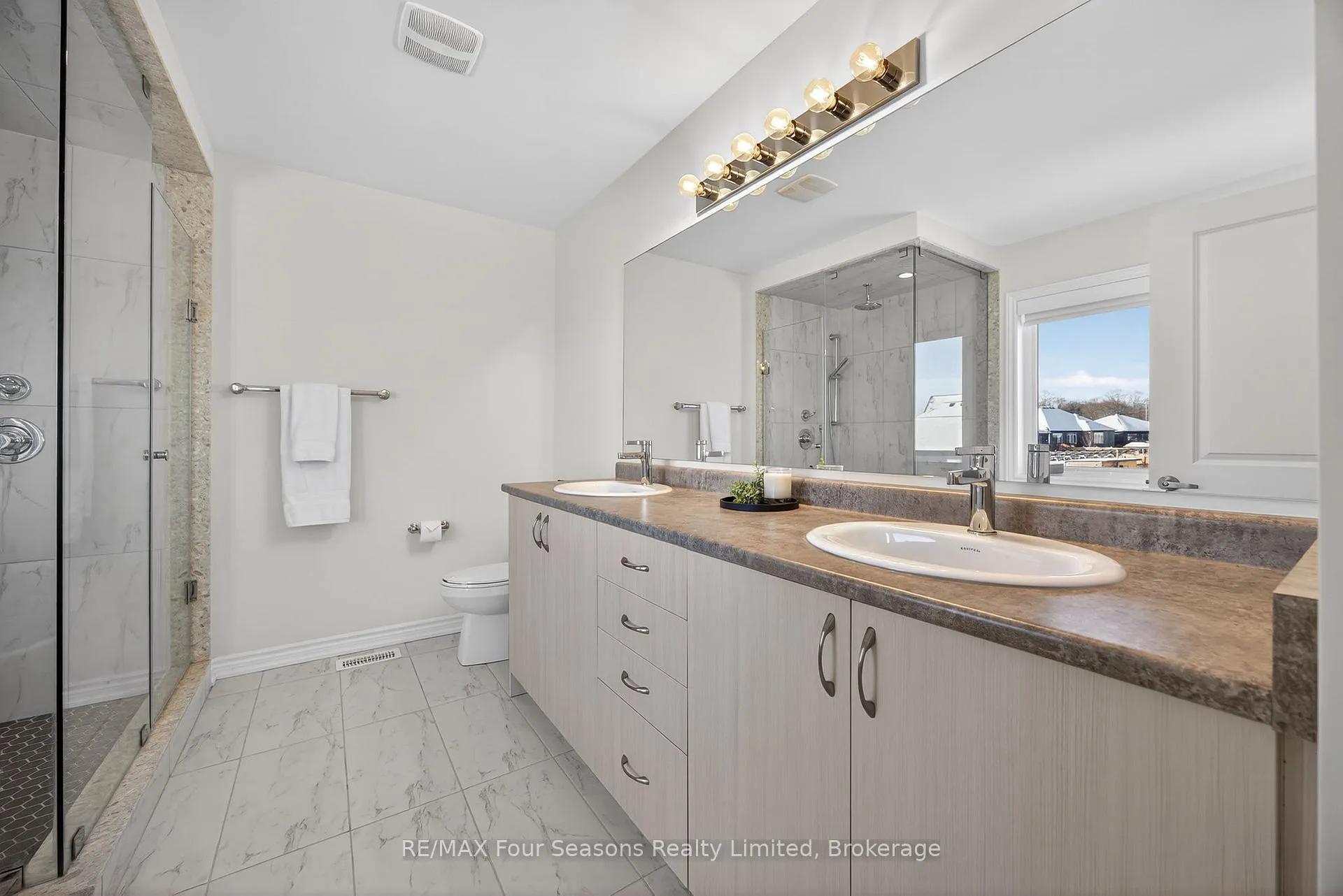 Photo 17 of 18 Beatrice Drive, Wasaga Beach — HOMEH