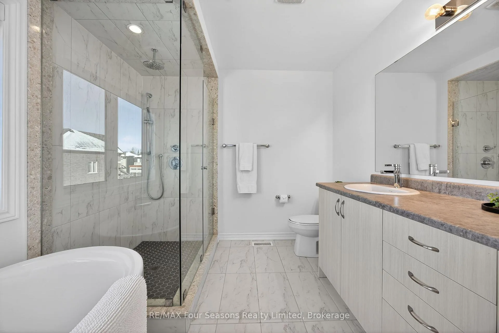 Photo 18 of 18 Beatrice Drive, Wasaga Beach — HOMEH