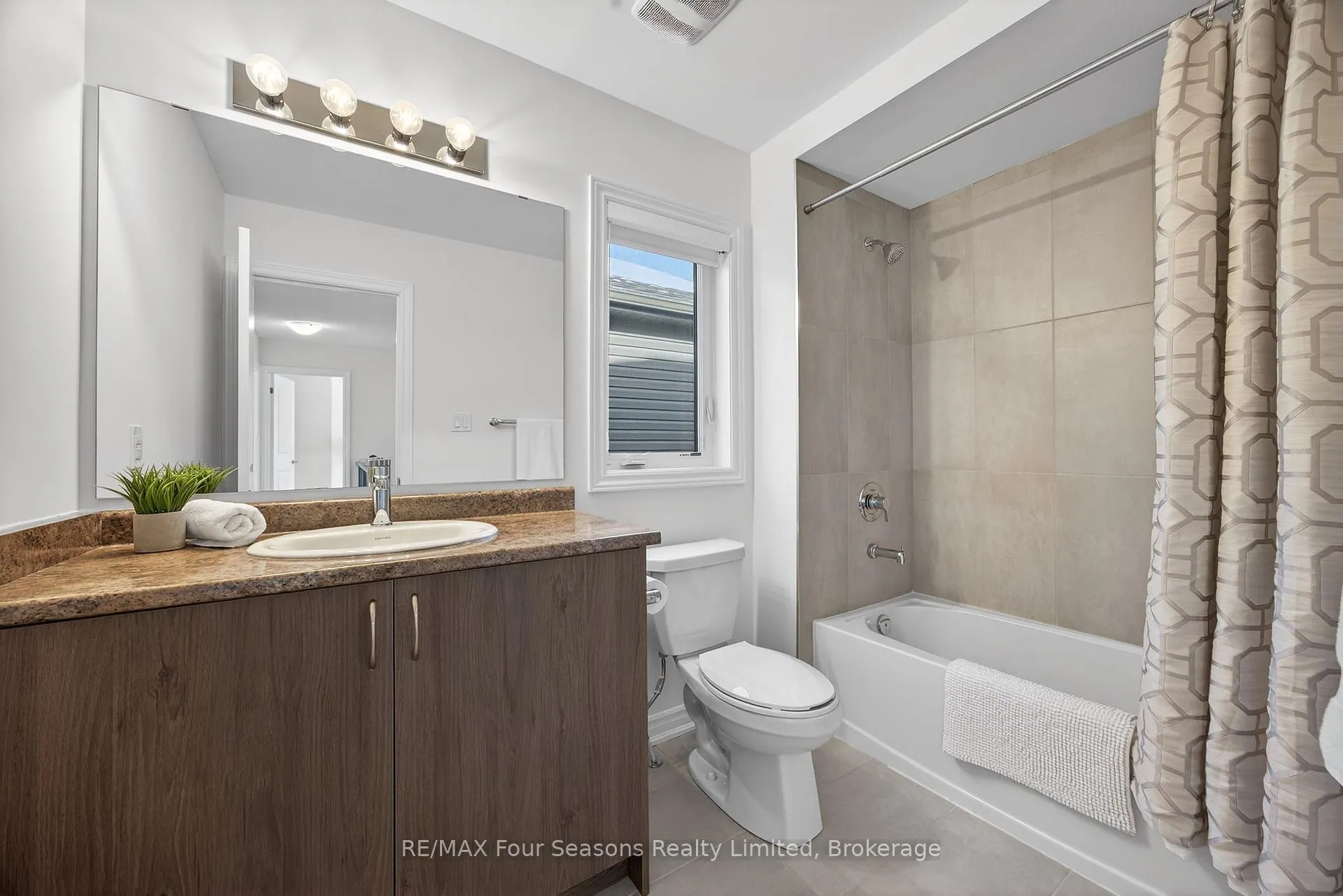 Photo 24 of 18 Beatrice Drive, Wasaga Beach — HOMEH