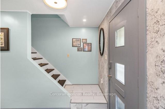 Photo 4 of 43 Wyngate Avenue E, Hamilton, Stoney Creek — HOMEH