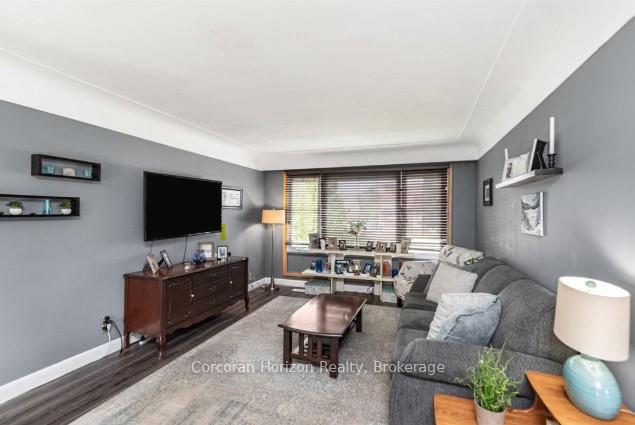 Photo 5 of 43 Wyngate Avenue E, Hamilton, Stoney Creek — HOMEH