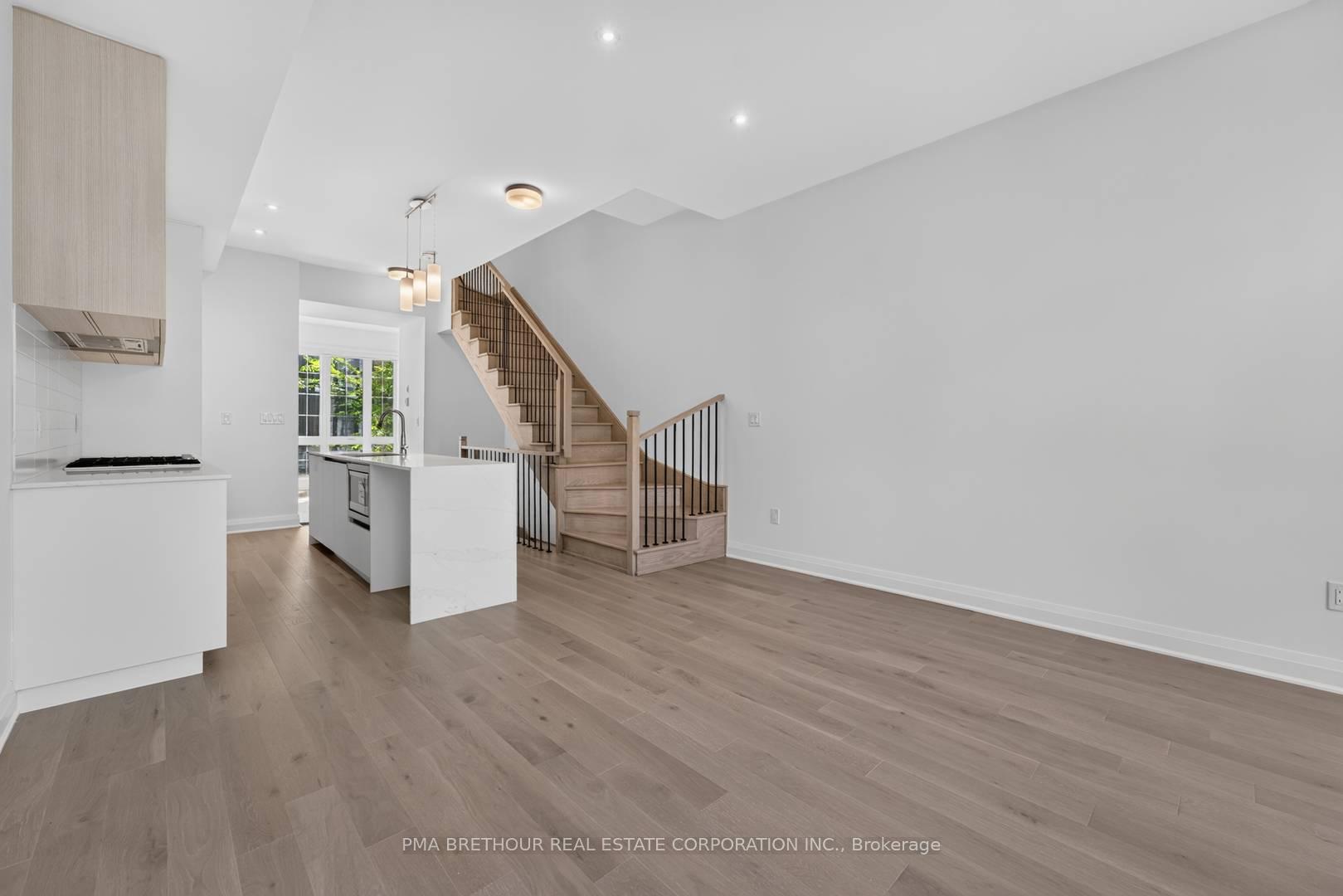 Photo 2 of 101 Alton Crescent, Vaughan, Uplands — HOMEH