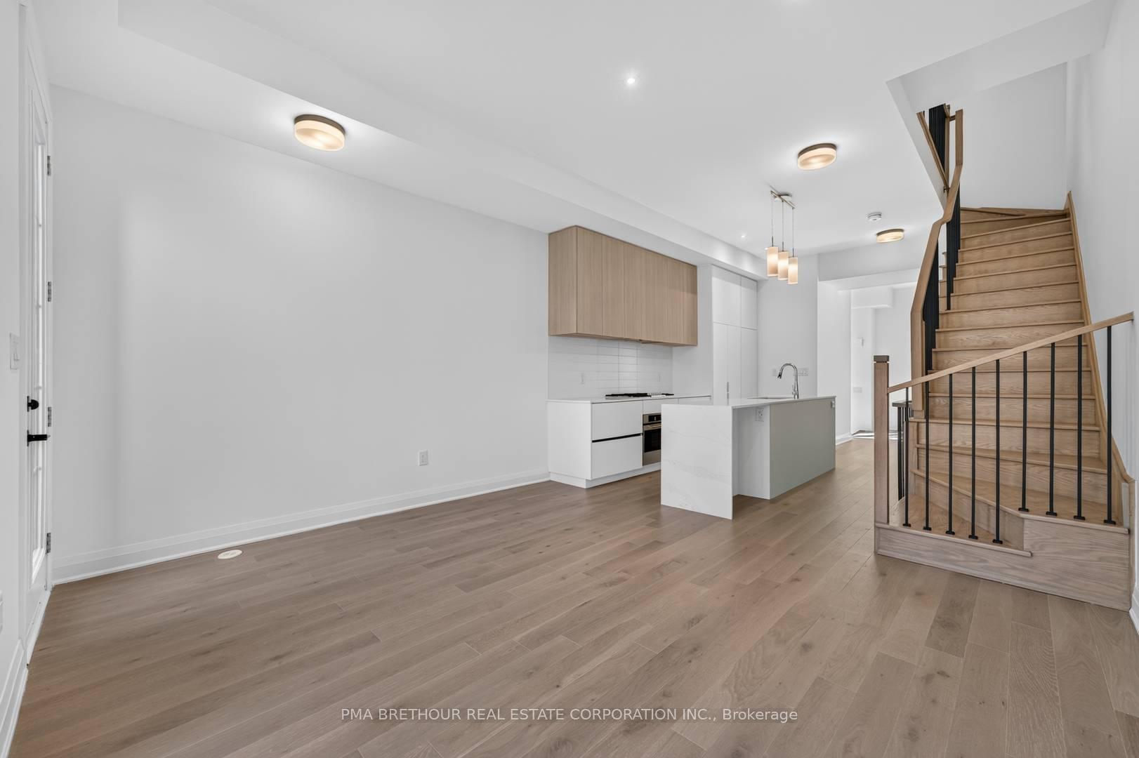 Photo 3 of 101 Alton Crescent, Vaughan, Uplands — HOMEH