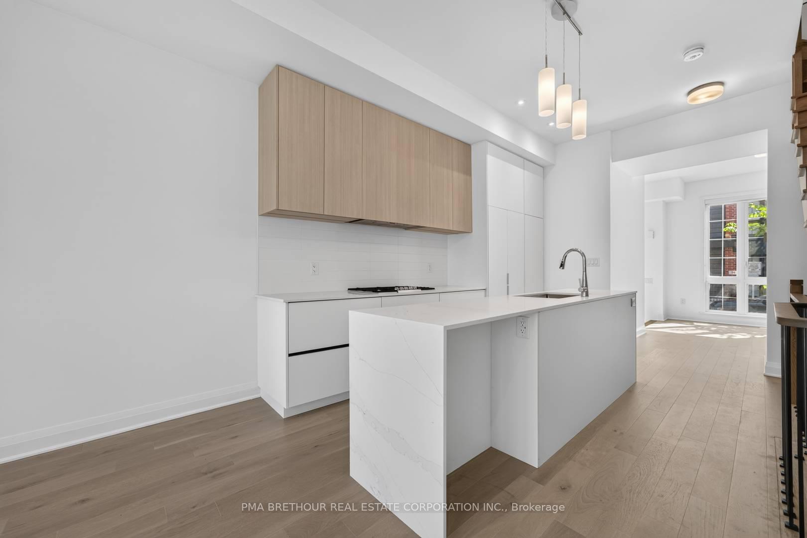 Photo 4 of 101 Alton Crescent, Vaughan, Uplands — HOMEH
