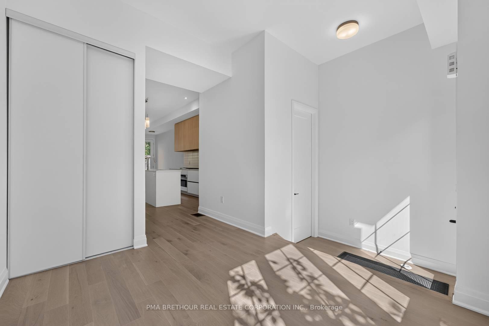Photo 7 of 101 Alton Crescent, Vaughan, Uplands — HOMEH