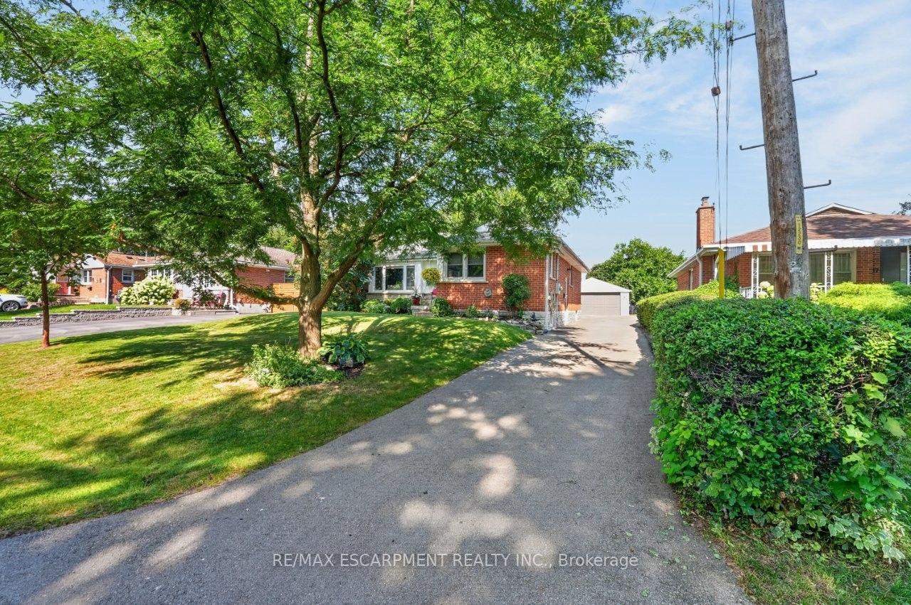 Photo 3 of 465 Springbank Crescent, Burlington, LaSalle — HOMEH