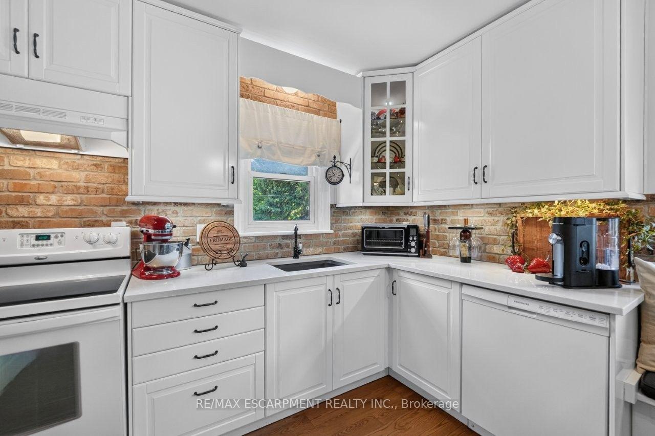 Photo 10 of 465 Springbank Crescent, Burlington, LaSalle — HOMEH