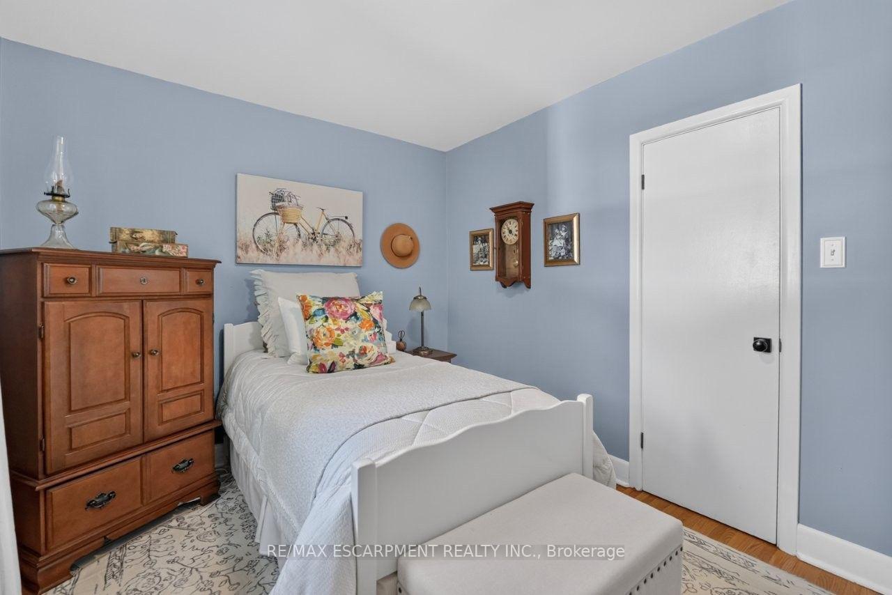 Photo 12 of 465 Springbank Crescent, Burlington, LaSalle — HOMEH