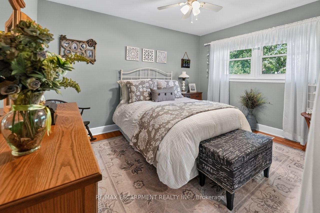 Photo 13 of 465 Springbank Crescent, Burlington, LaSalle — HOMEH