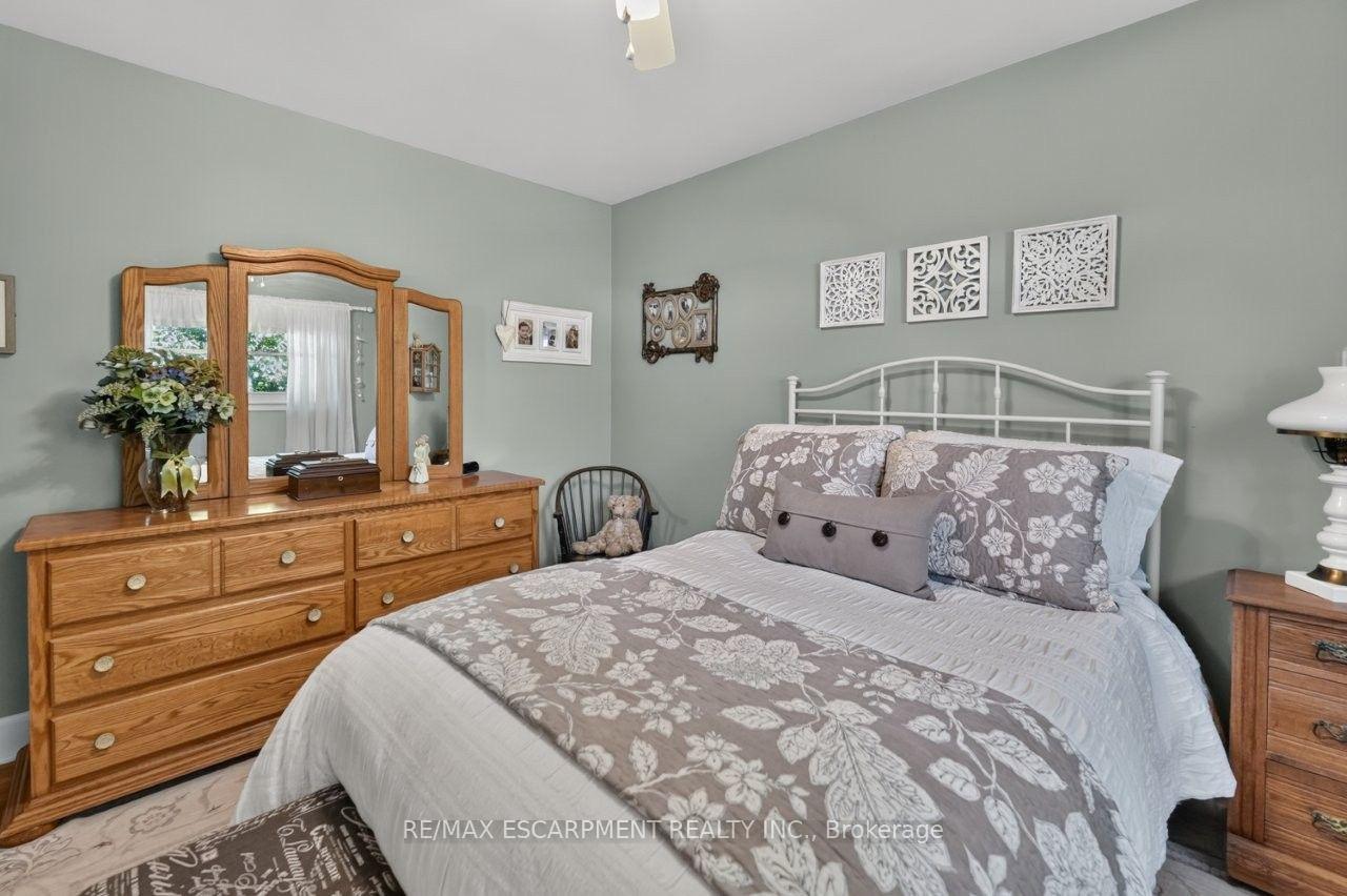 Photo 14 of 465 Springbank Crescent, Burlington, LaSalle — HOMEH