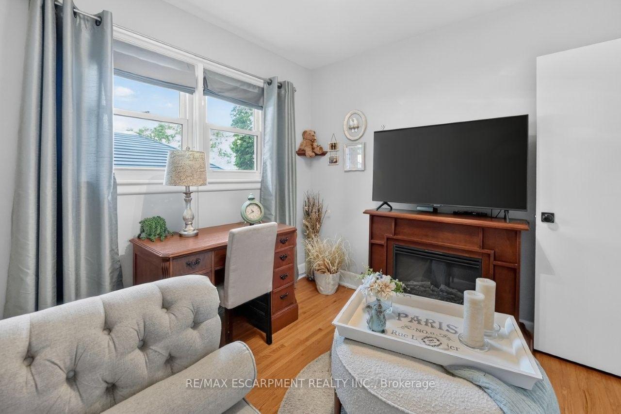 Photo 16 of 465 Springbank Crescent, Burlington, LaSalle — HOMEH