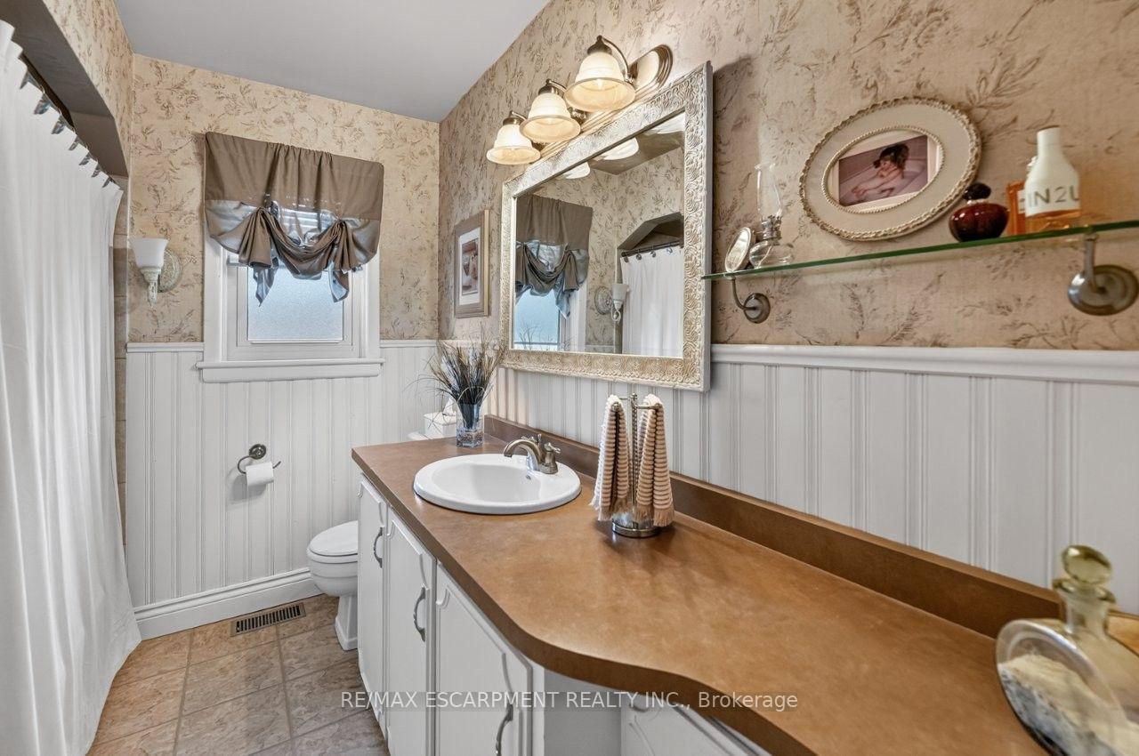 Photo 17 of 465 Springbank Crescent, Burlington, LaSalle — HOMEH