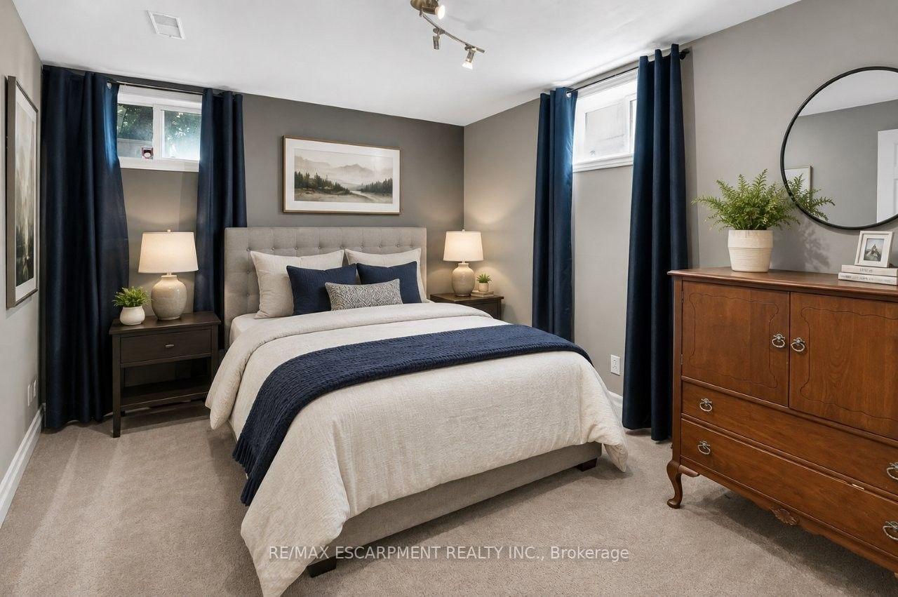 Photo 21 of 465 Springbank Crescent, Burlington, LaSalle — HOMEH
