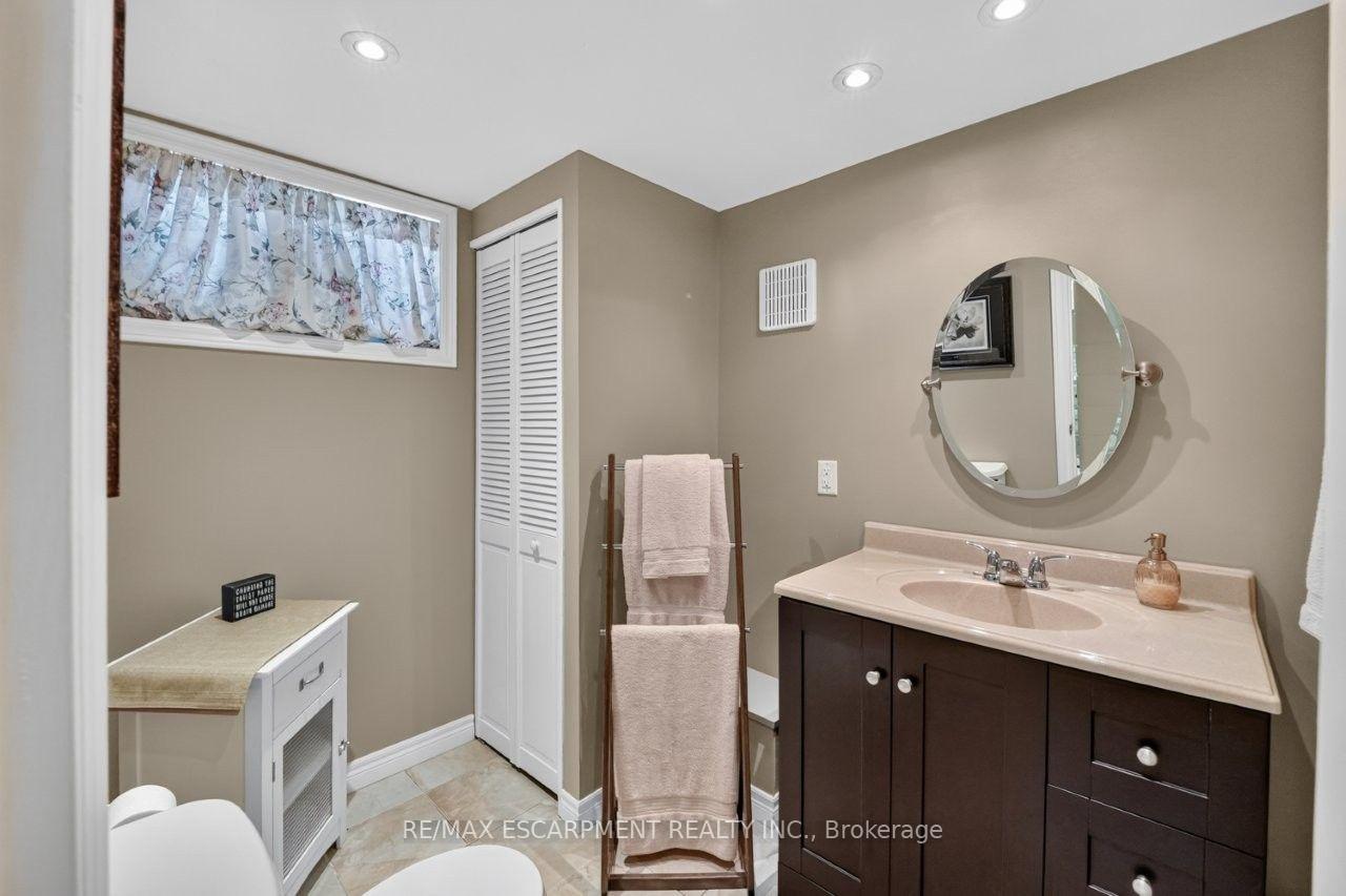 Photo 22 of 465 Springbank Crescent, Burlington, LaSalle — HOMEH