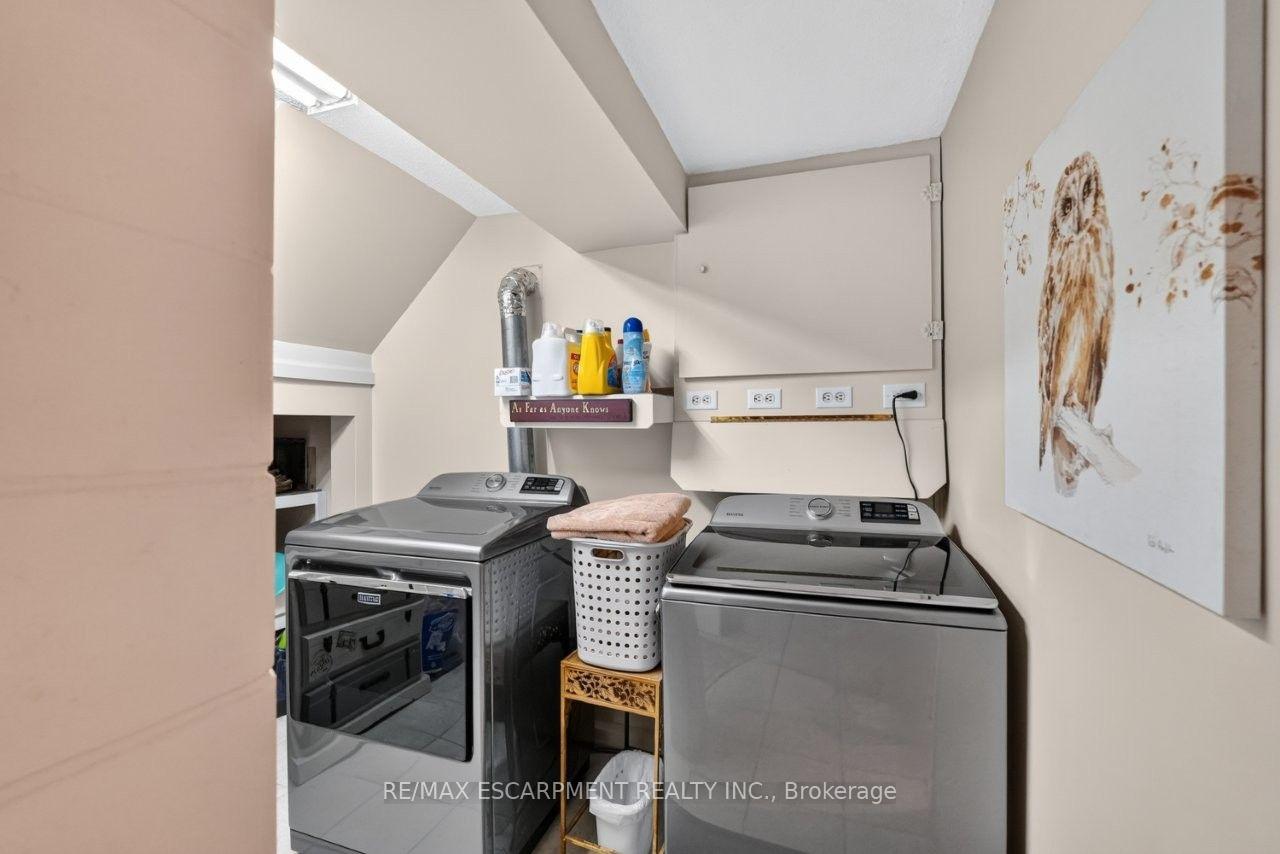 Photo 24 of 465 Springbank Crescent, Burlington, LaSalle — HOMEH