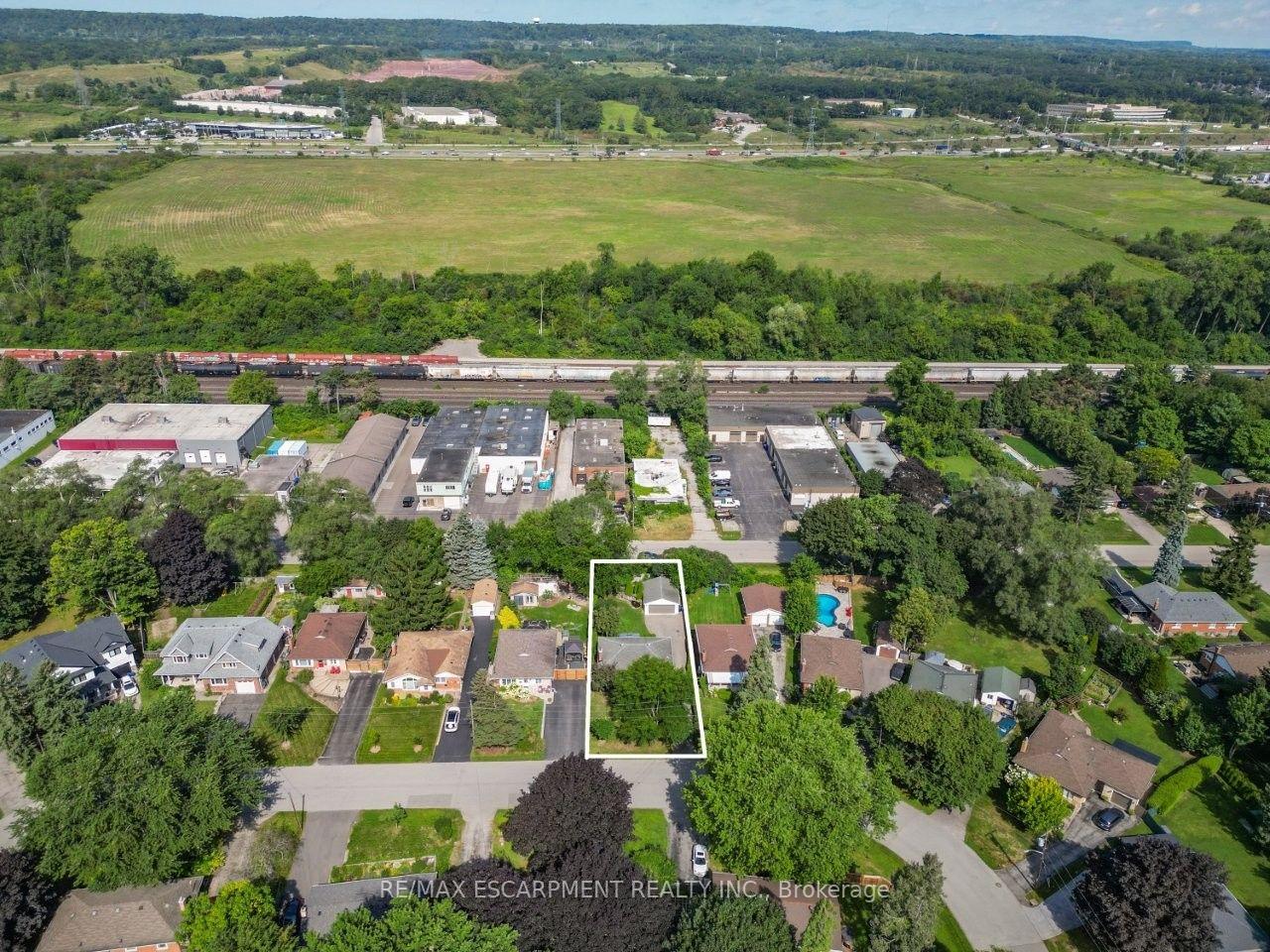 Photo 35 of 465 Springbank Crescent, Burlington, LaSalle — HOMEH