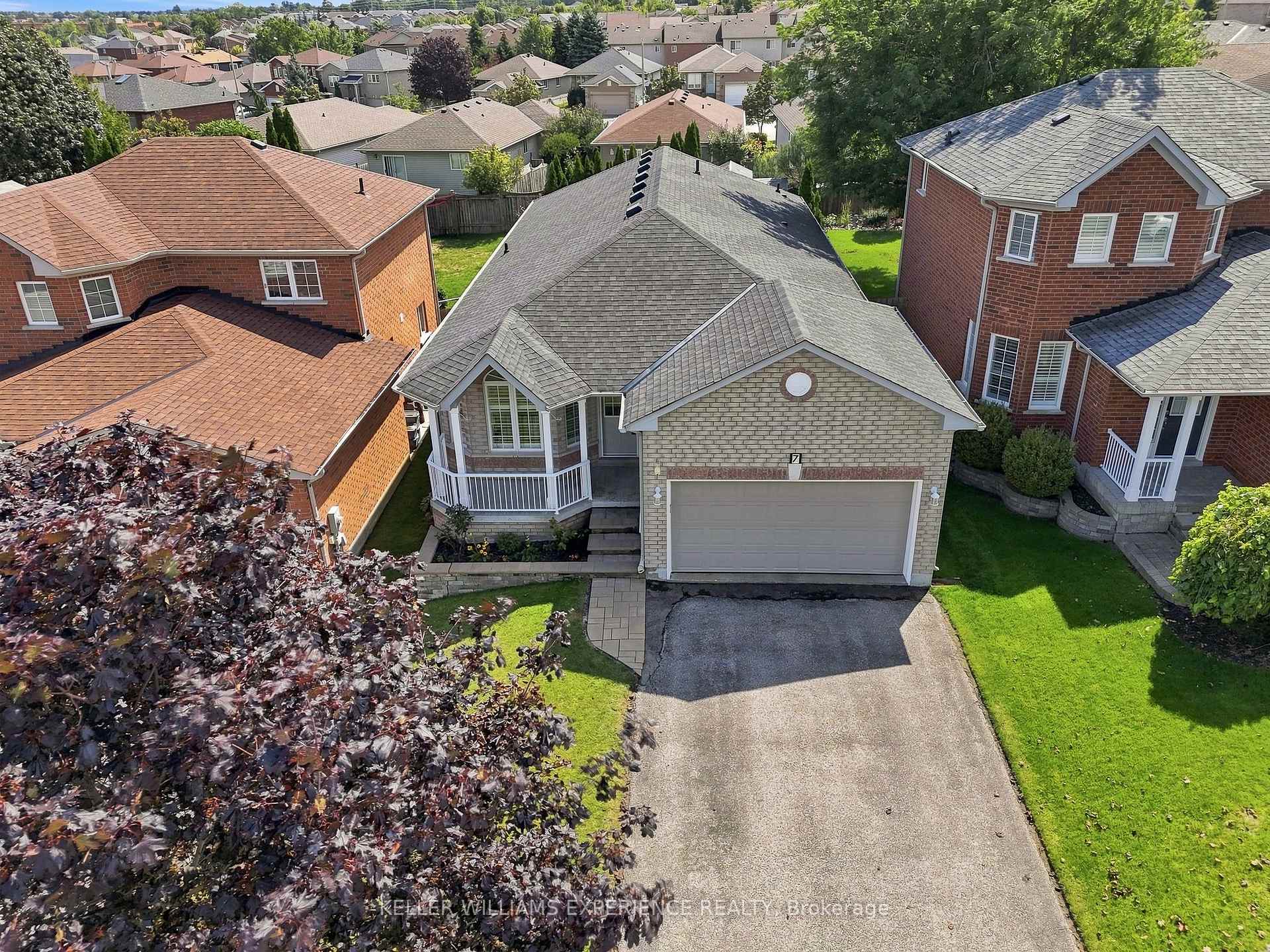 Photo 2 of 7 Stanley Street, Barrie, East Bayfield — HOMEH