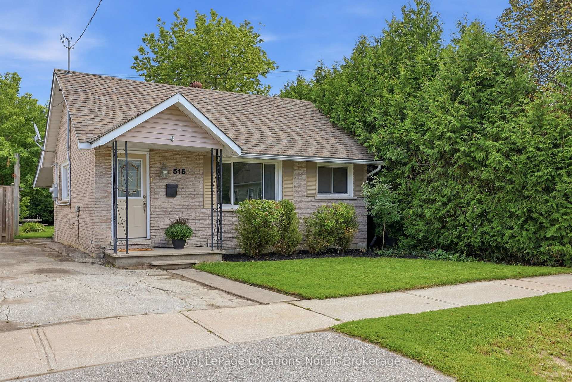 Photo 2 of 515 Maple Street, Collingwood — HOMEH