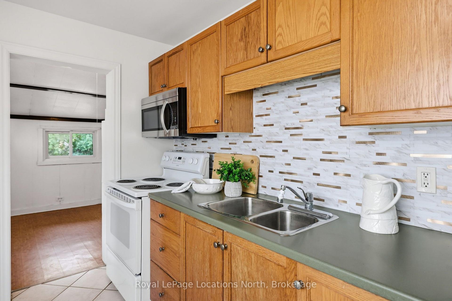 Photo 11 of 515 Maple Street, Collingwood — HOMEH