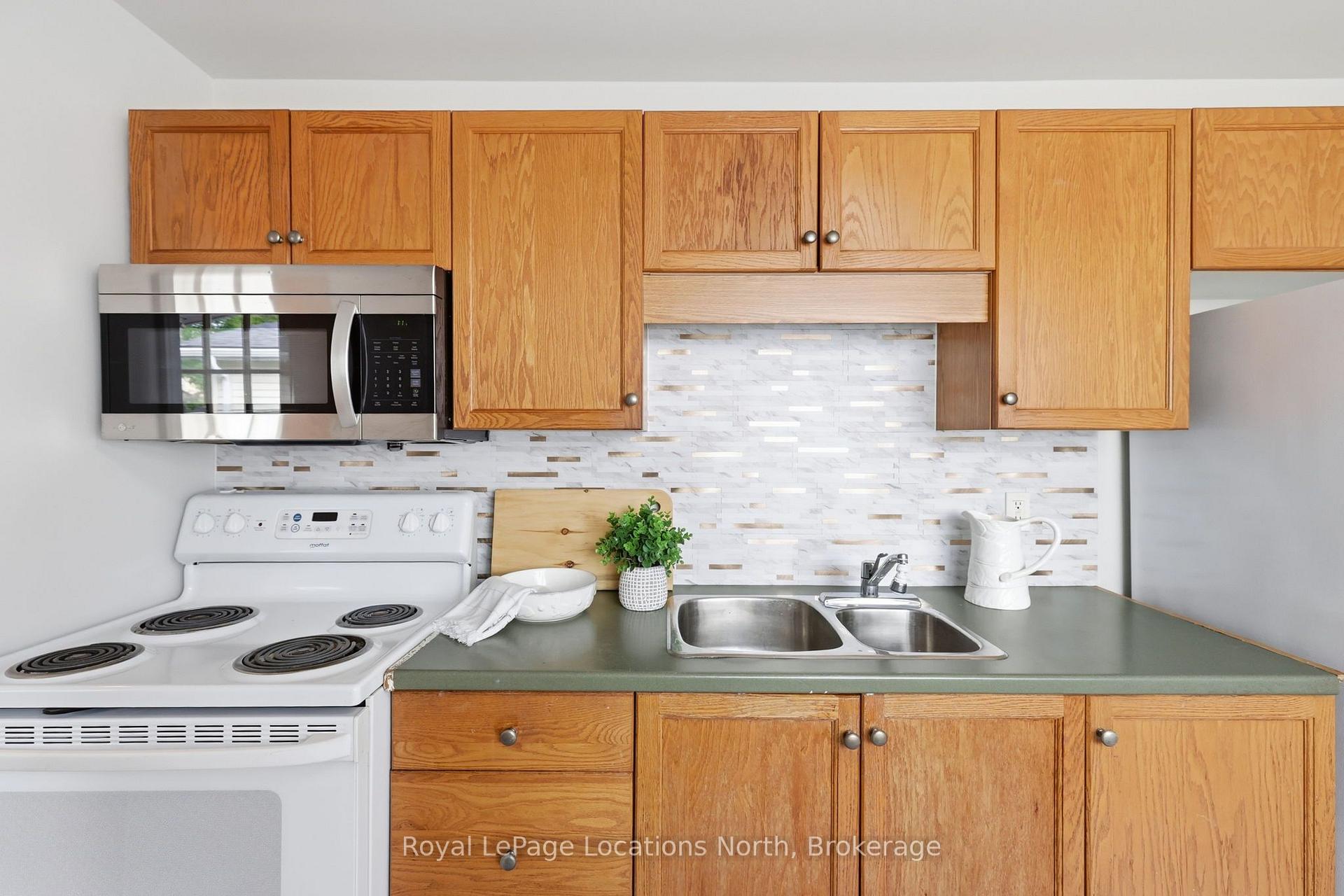 Photo 12 of 515 Maple Street, Collingwood — HOMEH