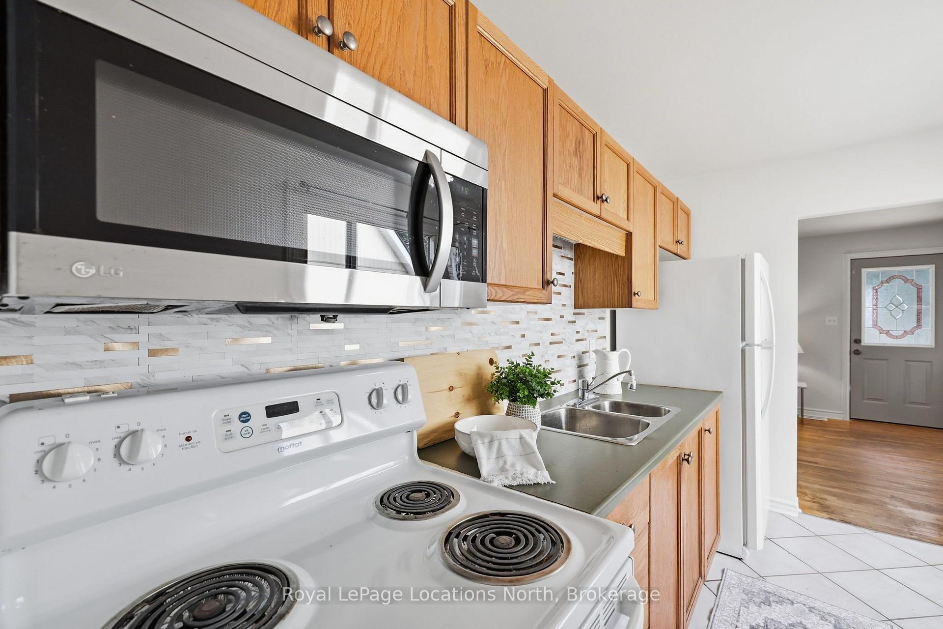Photo 13 of 515 Maple Street, Collingwood — HOMEH