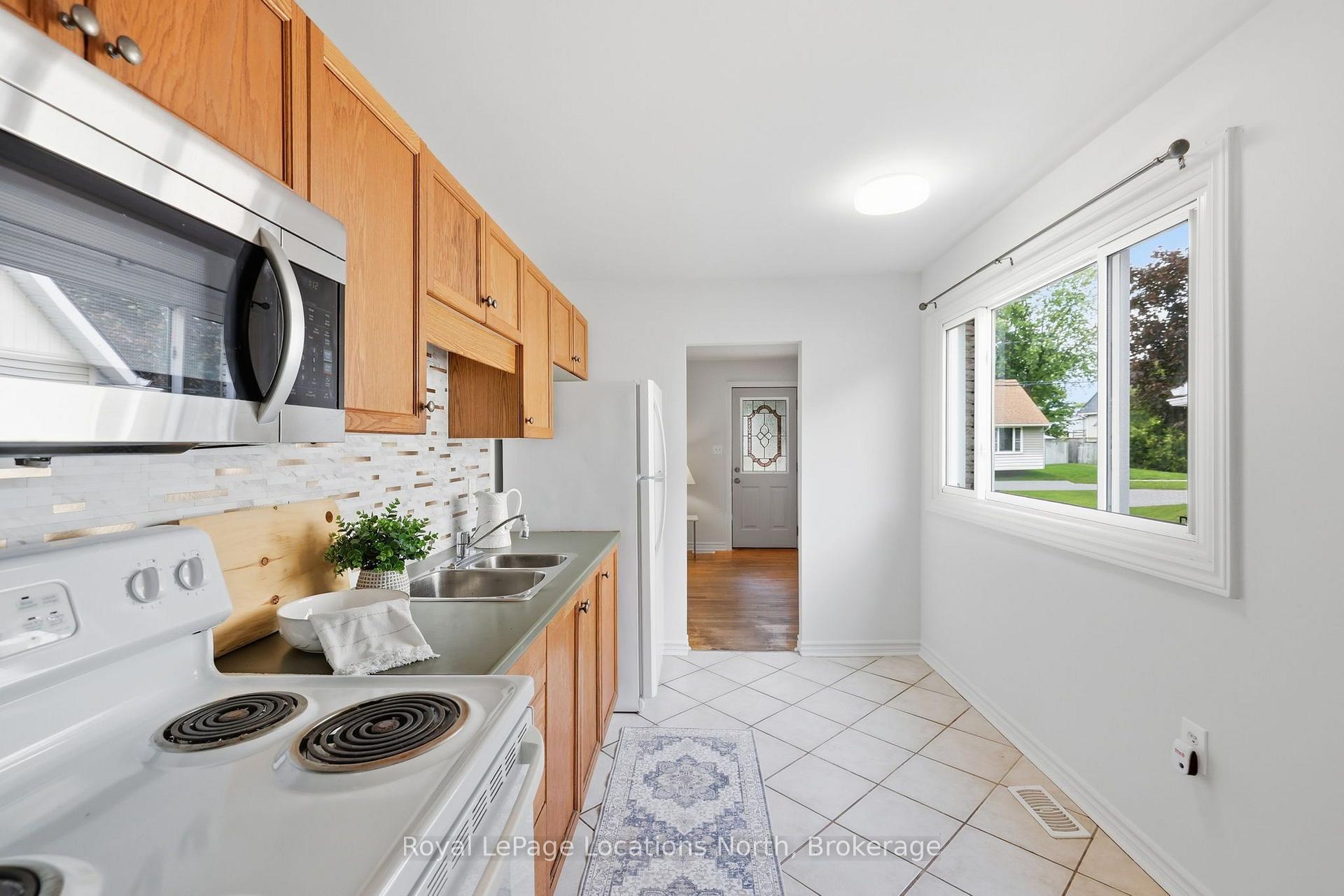 Photo 14 of 515 Maple Street, Collingwood — HOMEH