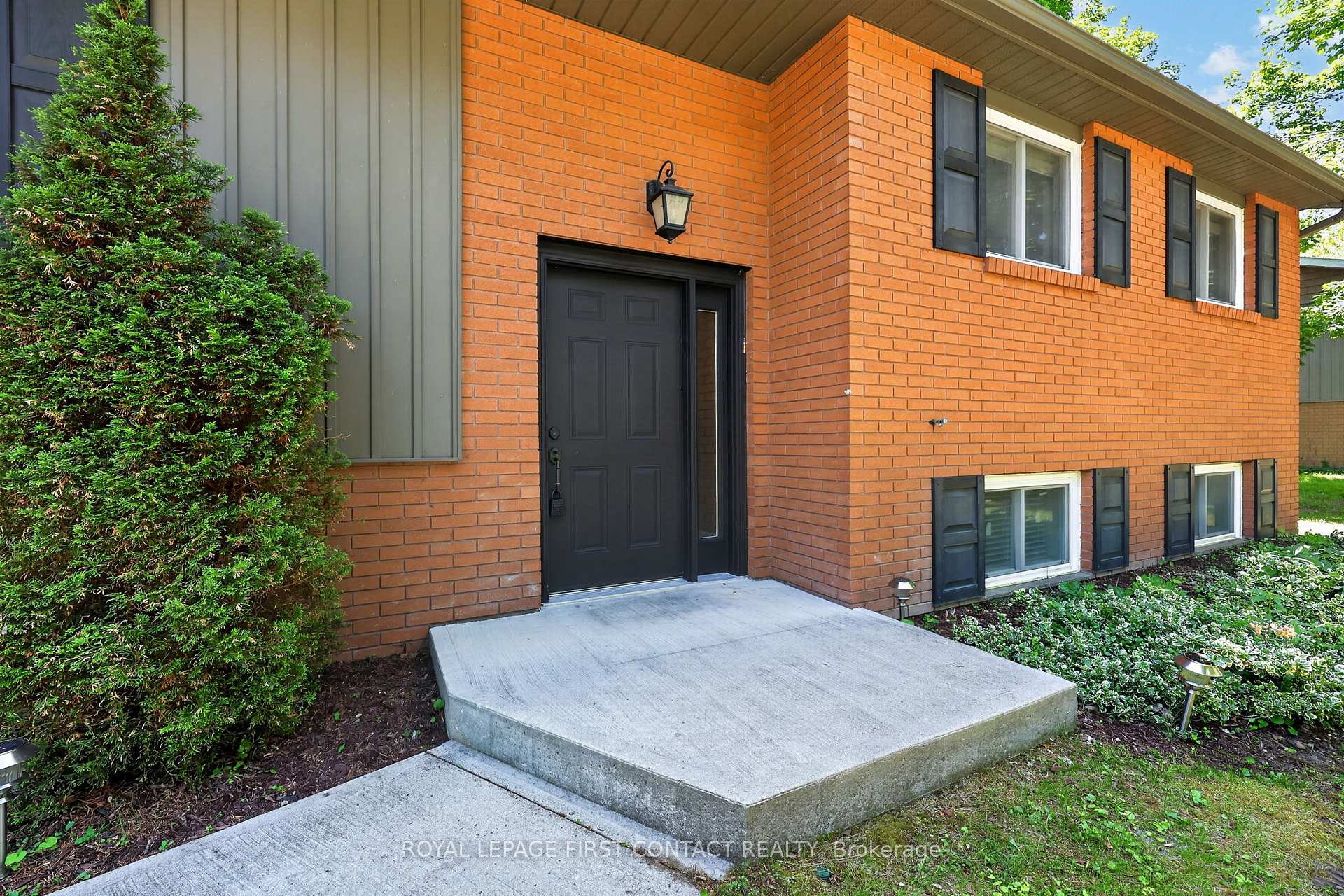 Photo 4 of 60 Willow Landing Road, Springwater, Midhurst — HOMEH
