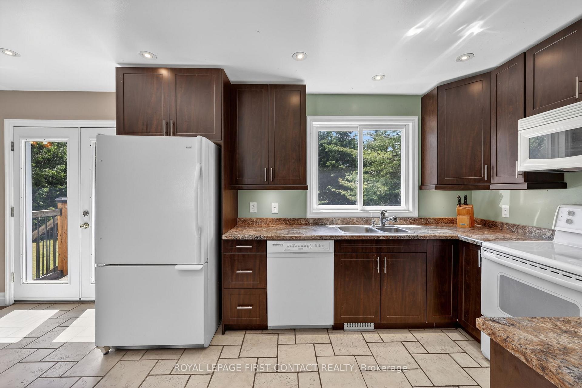 Photo 6 of 60 Willow Landing Road, Springwater, Midhurst — HOMEH