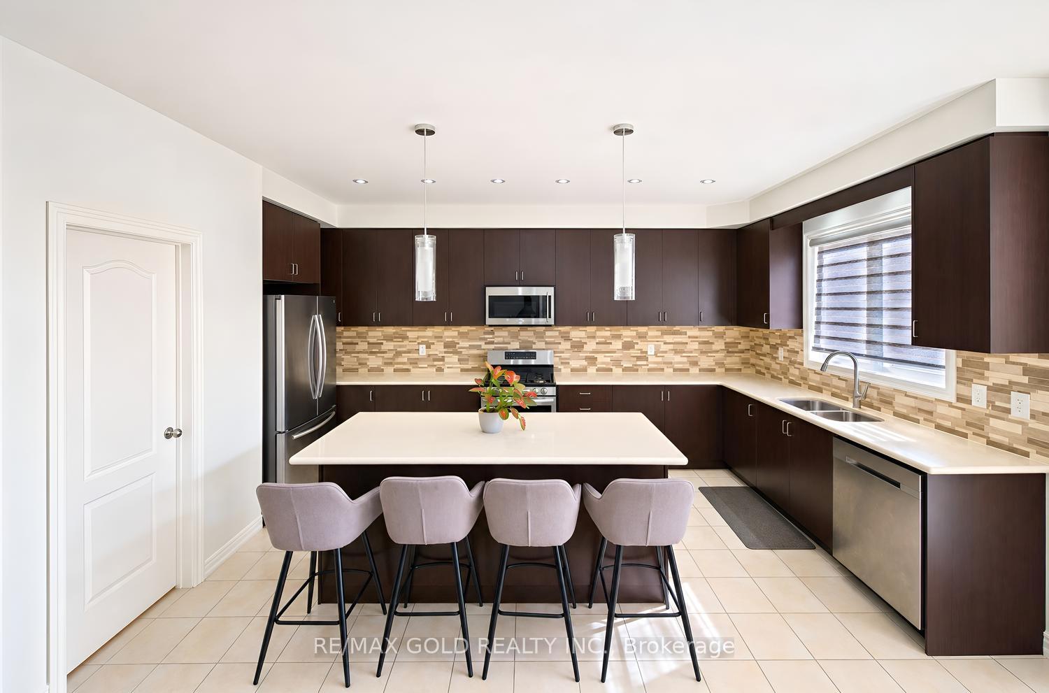 Photo 10 of 116 Lesabre Crescent, Brampton, Bram East — HOMEH