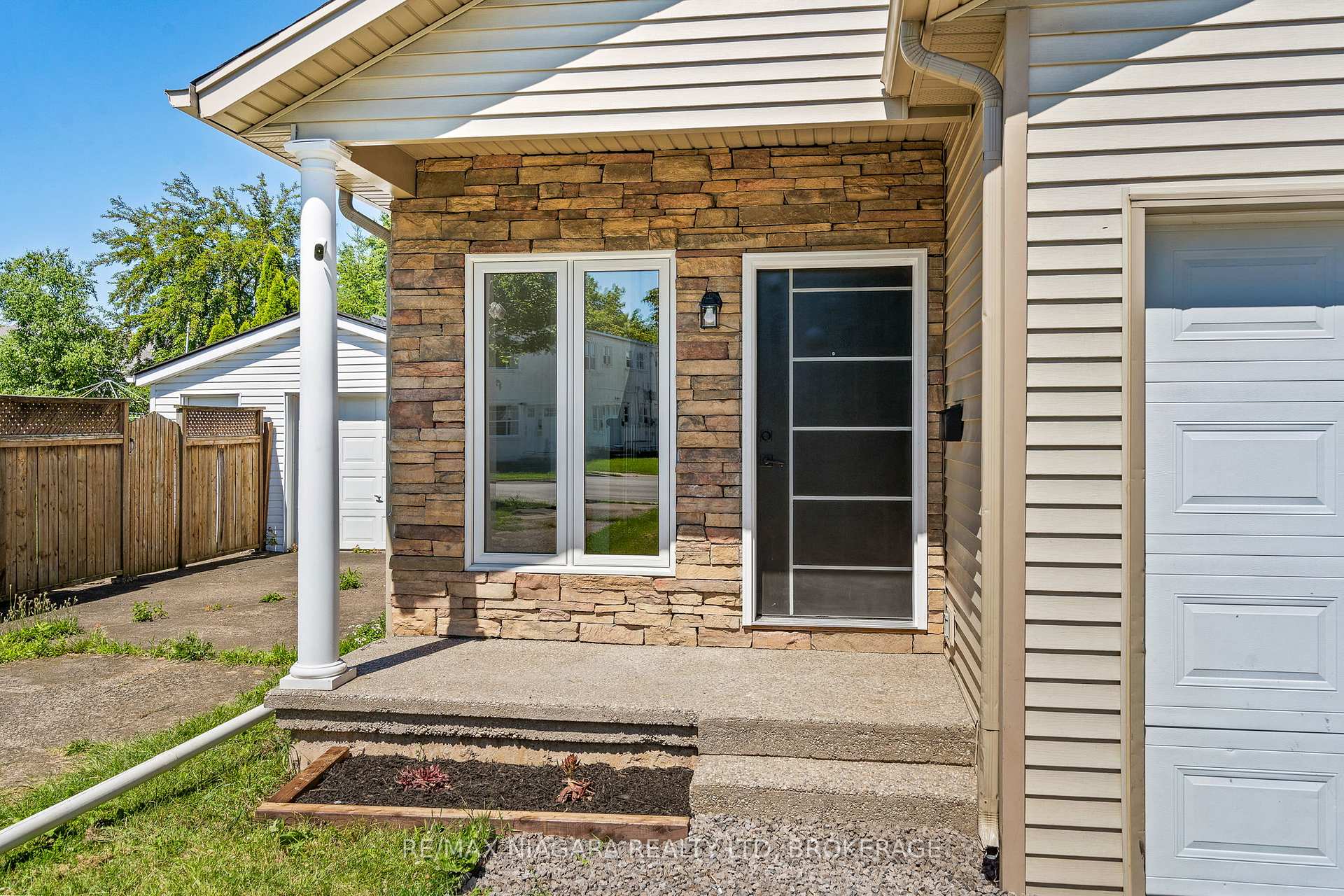 Photo 2 of 46A Pelham Road, St. Catharines, Western Hill — HOMEH