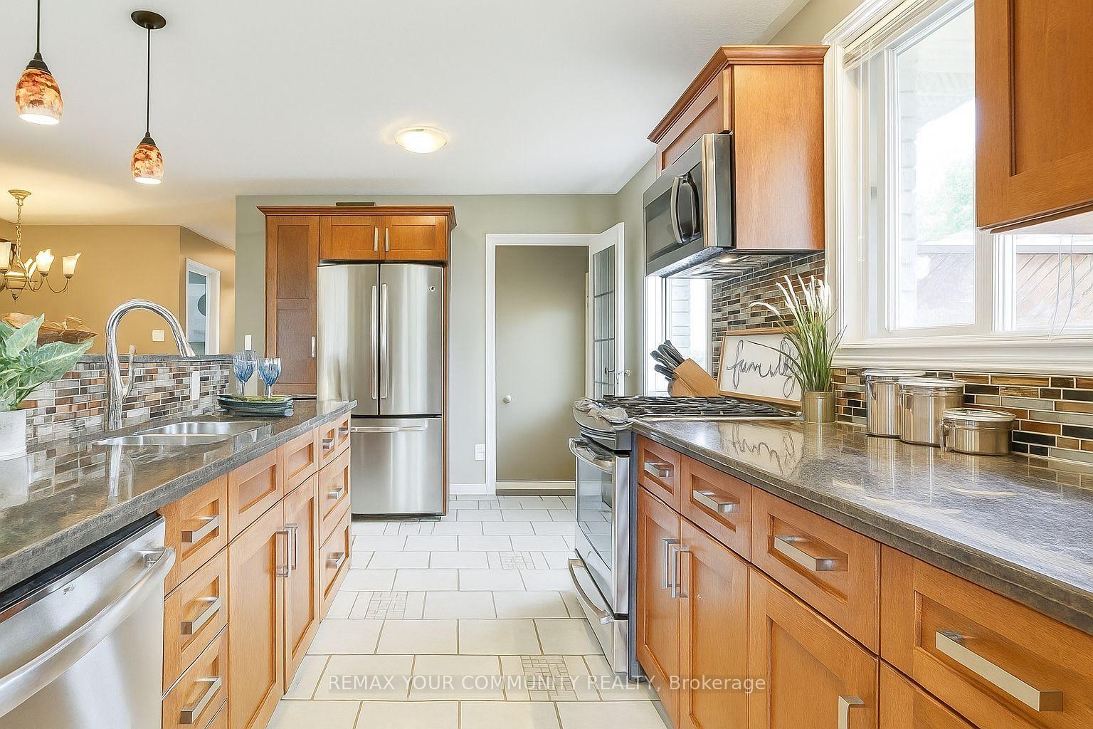 Photo 2 of 69 Branlyn Crescent, Brantford, Lynden Hills — HOMEH