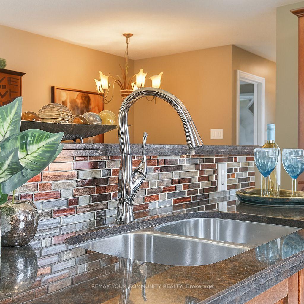 Photo 3 of 69 Branlyn Crescent, Brantford, Lynden Hills — HOMEH