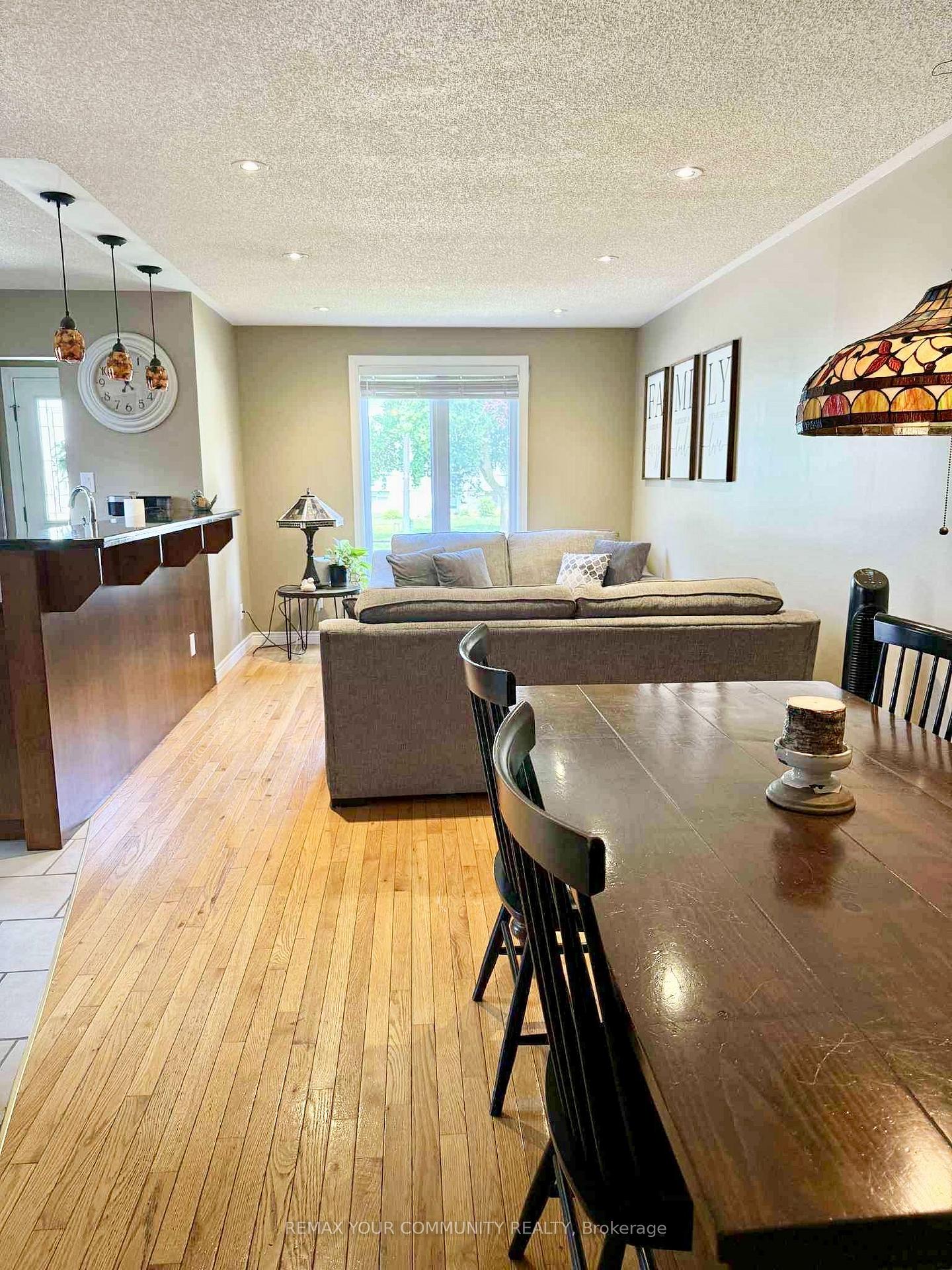 Photo 8 of 69 Branlyn Crescent, Brantford, Lynden Hills — HOMEH