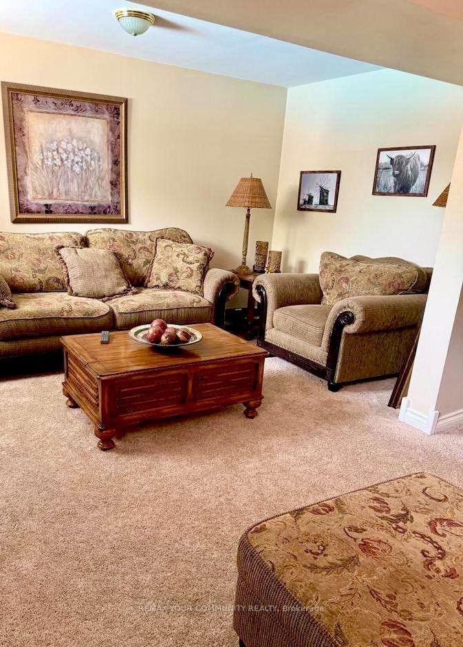 Photo 16 of 69 Branlyn Crescent, Brantford, Lynden Hills — HOMEH