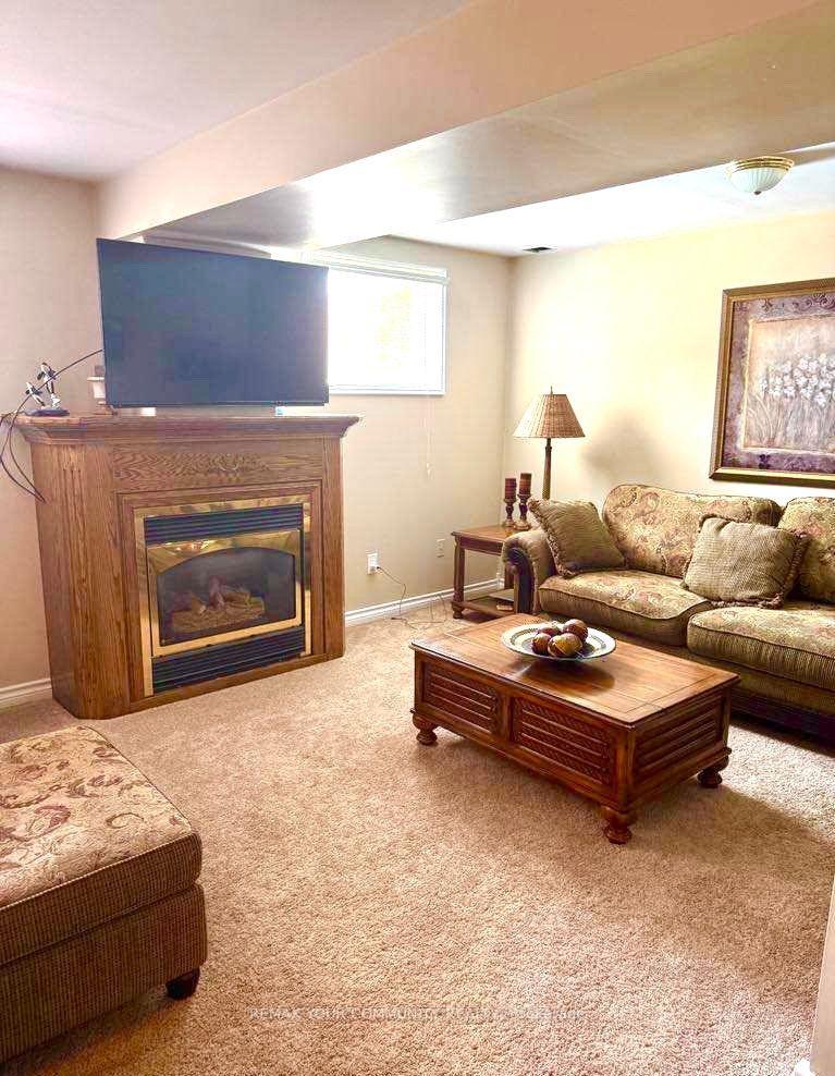 Photo 17 of 69 Branlyn Crescent, Brantford, Lynden Hills — HOMEH