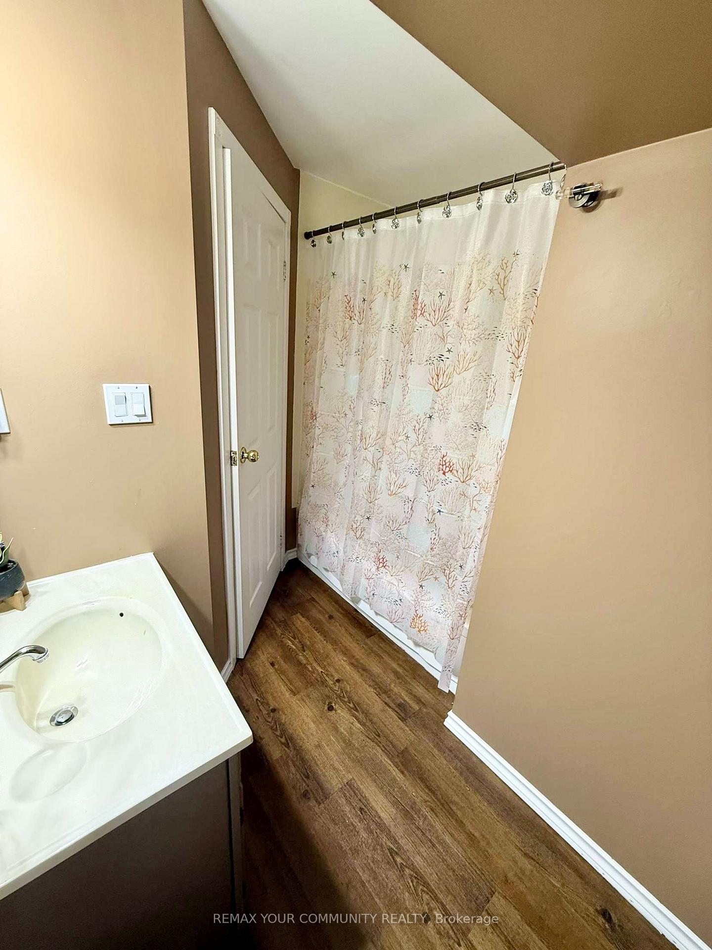Photo 20 of 69 Branlyn Crescent, Brantford, Lynden Hills — HOMEH