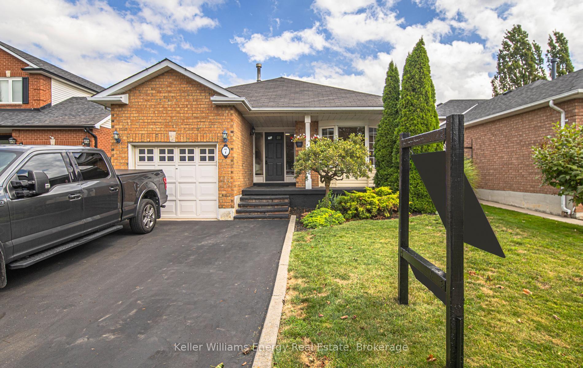 Photo 1 of 7 Stirling Avenue, Clarington, Courtice — HOMEH