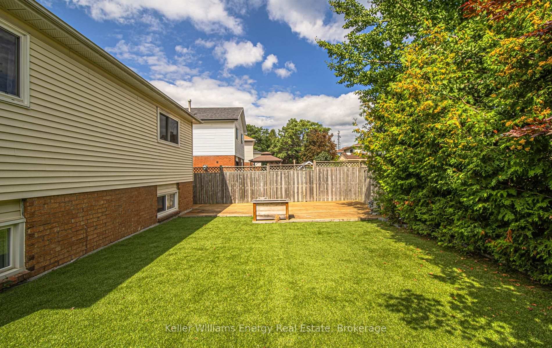 Photo 6 of 7 Stirling Avenue, Clarington, Courtice — HOMEH