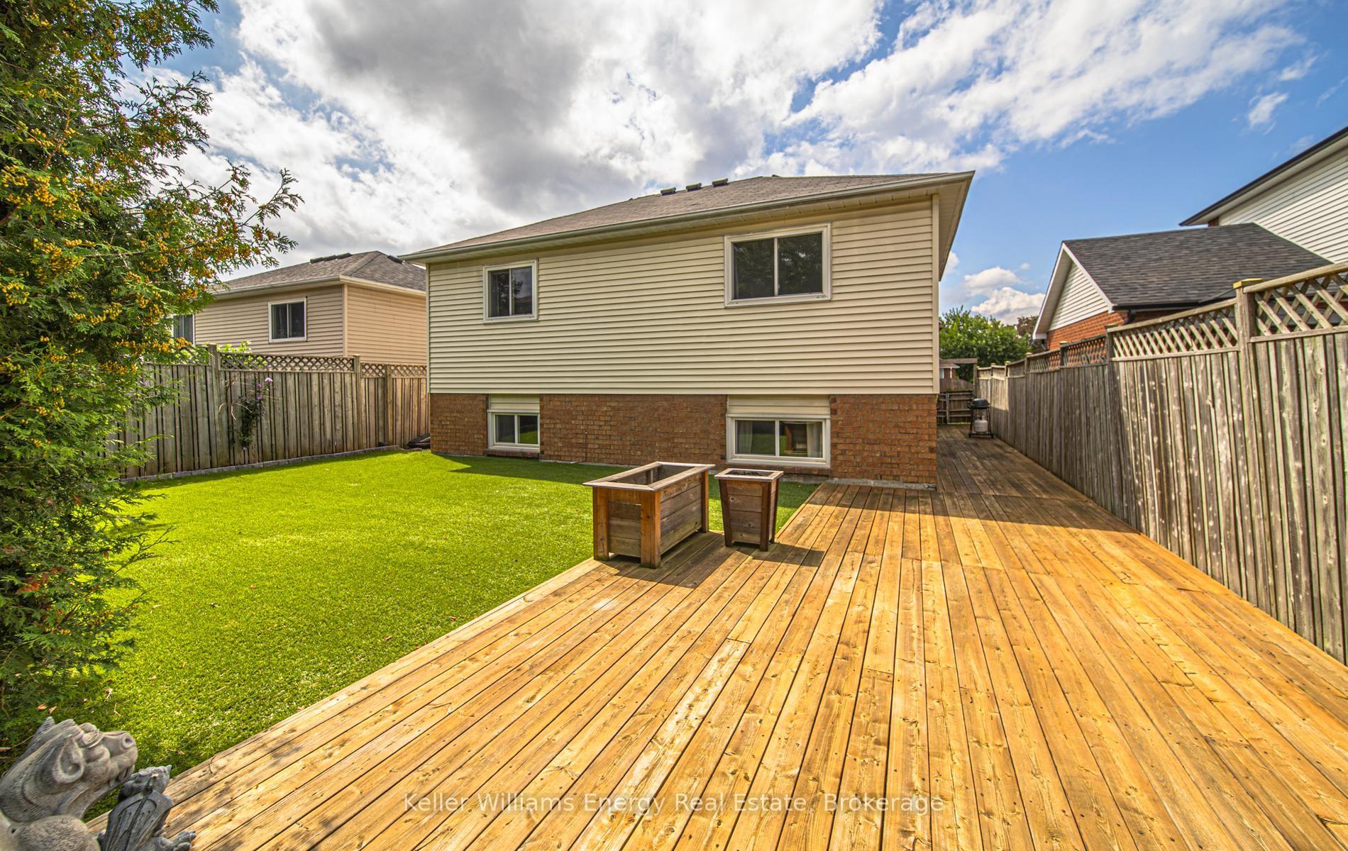 Photo 8 of 7 Stirling Avenue, Clarington, Courtice — HOMEH