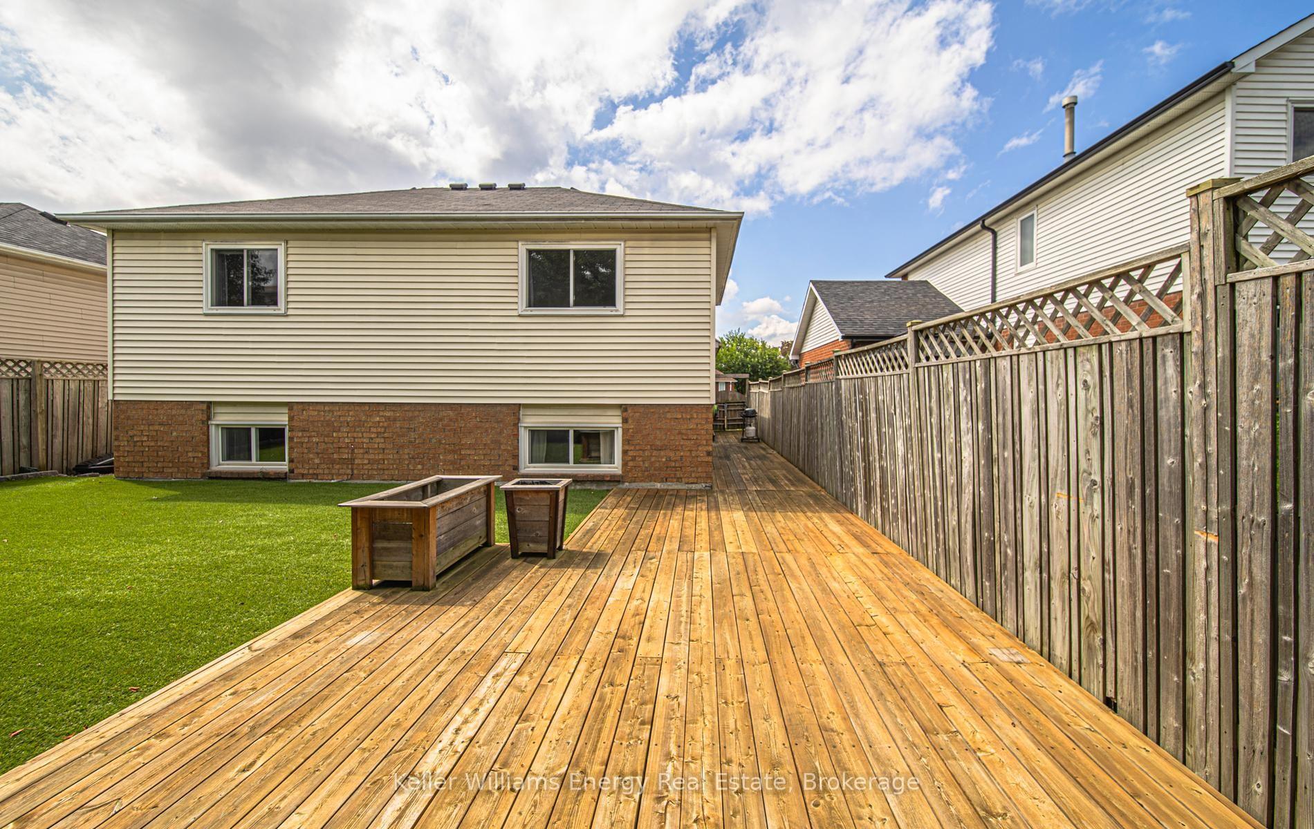 Photo 9 of 7 Stirling Avenue, Clarington, Courtice — HOMEH