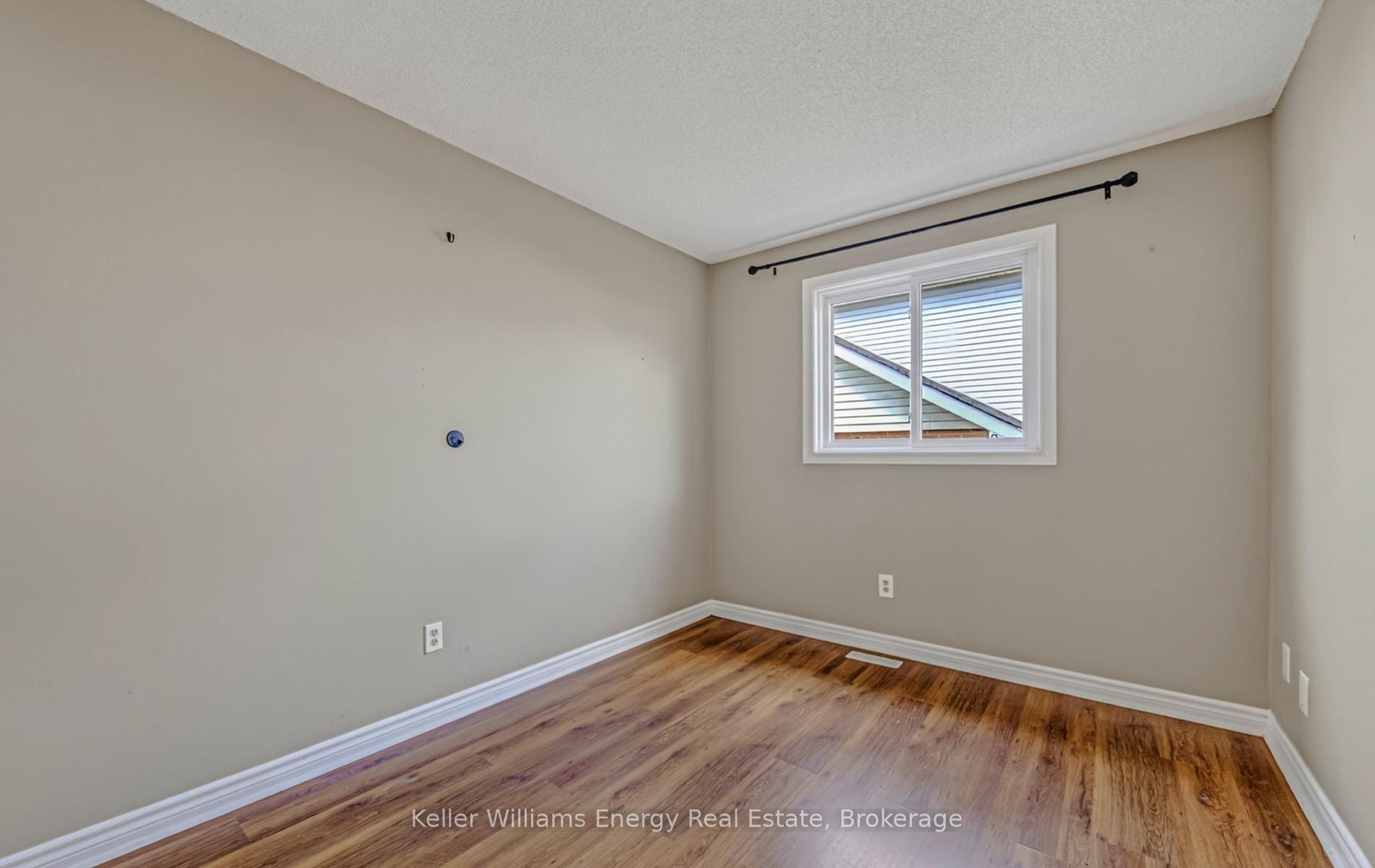 Photo 32 of 7 Stirling Avenue, Clarington, Courtice — HOMEH