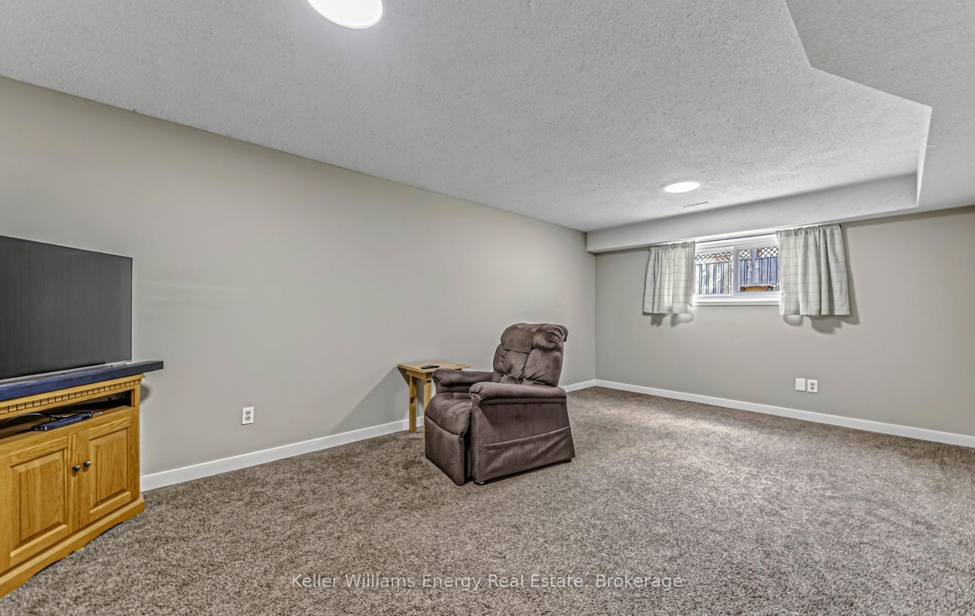 Photo 38 of 7 Stirling Avenue, Clarington, Courtice — HOMEH