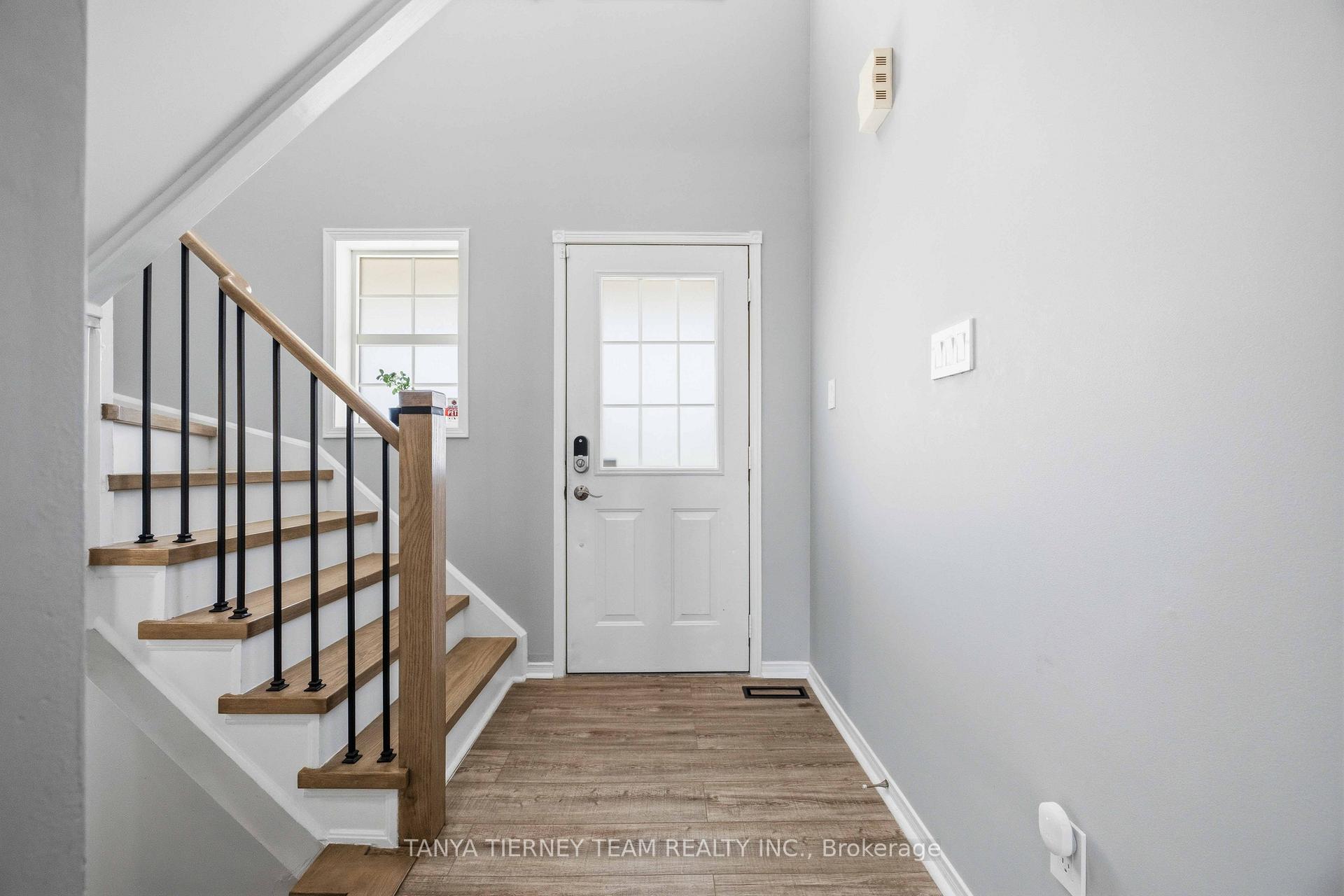 Photo 3 of 76 Vipond Road, Whitby, Brooklin — HOMEH