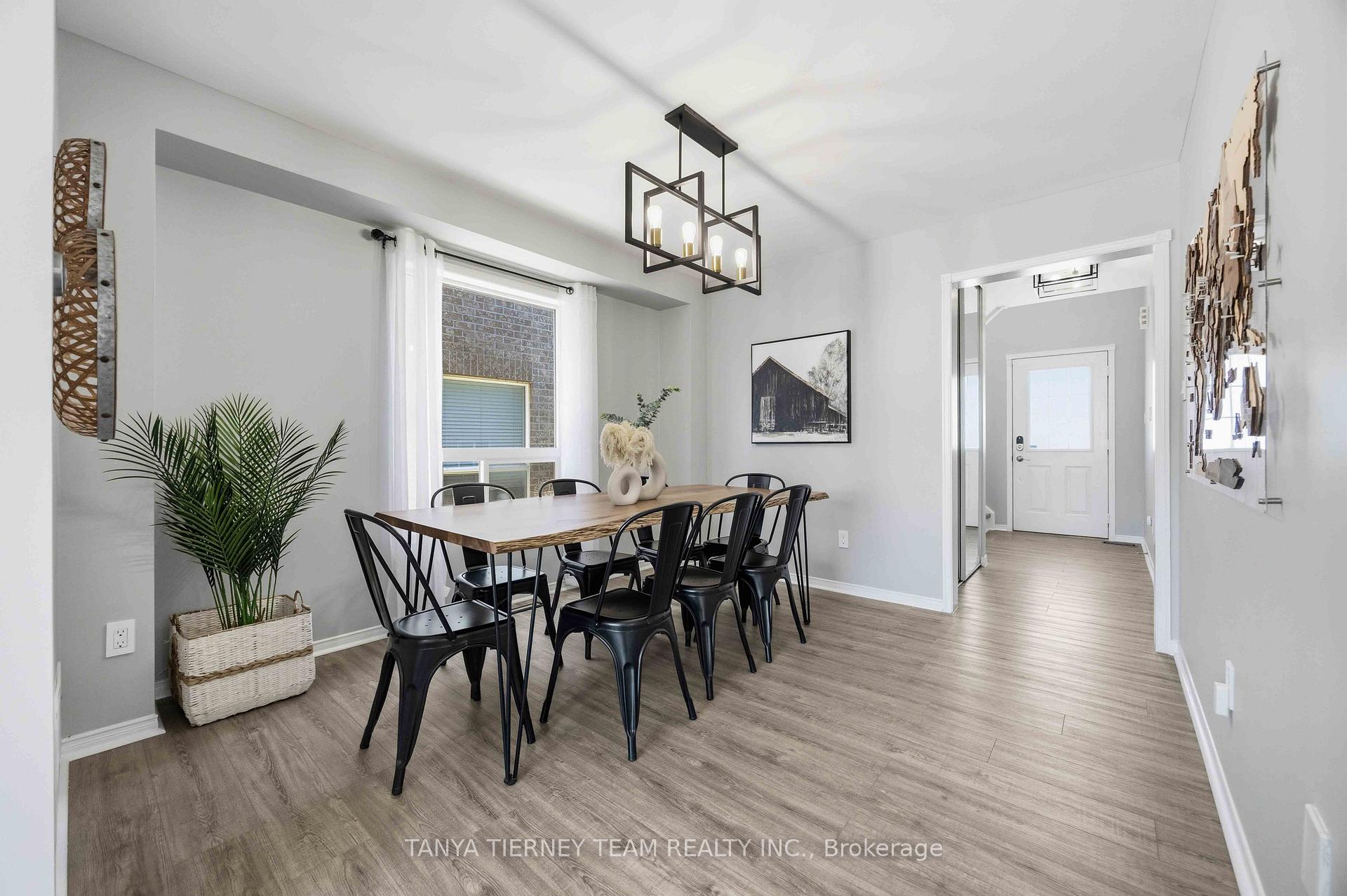 Photo 5 of 76 Vipond Road, Whitby, Brooklin — HOMEH