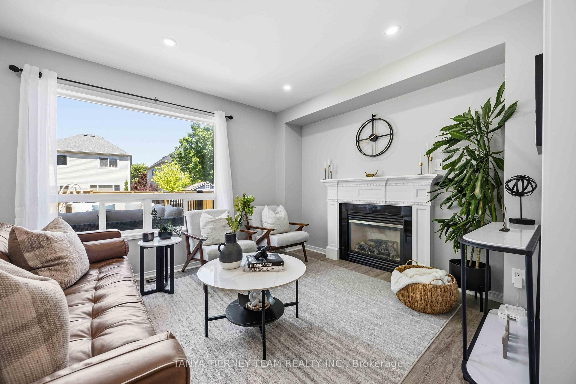 Photo 7 of 76 Vipond Road, Whitby, Brooklin — HOMEH